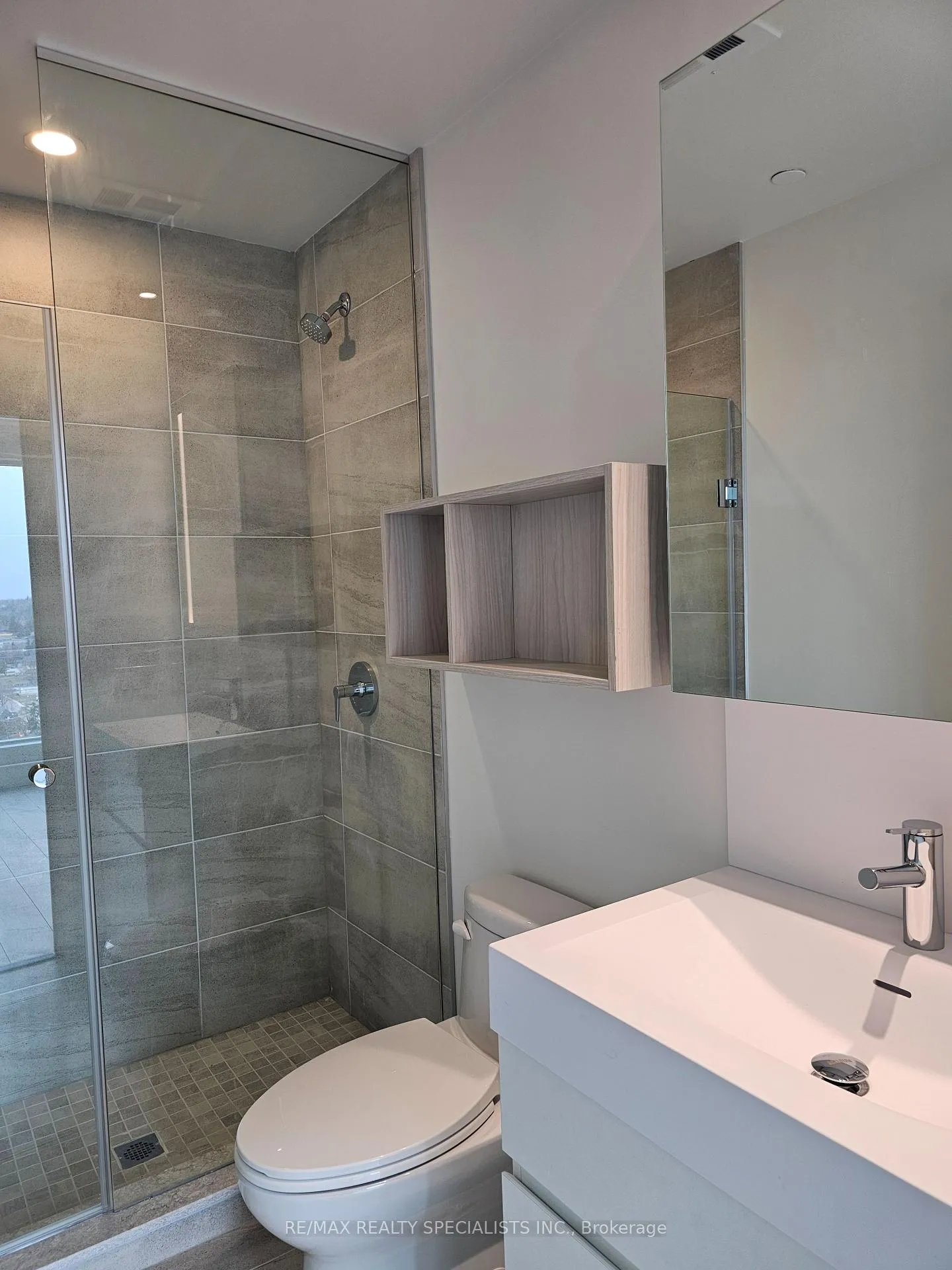 Photo 14 of Unit 2103, 39 Mary Street, Barrie, City Centre — HOMEH