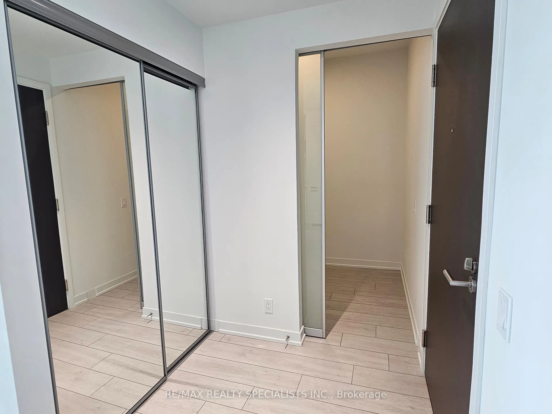 Photo 16 of Unit 2103, 39 Mary Street, Barrie, City Centre — HOMEH