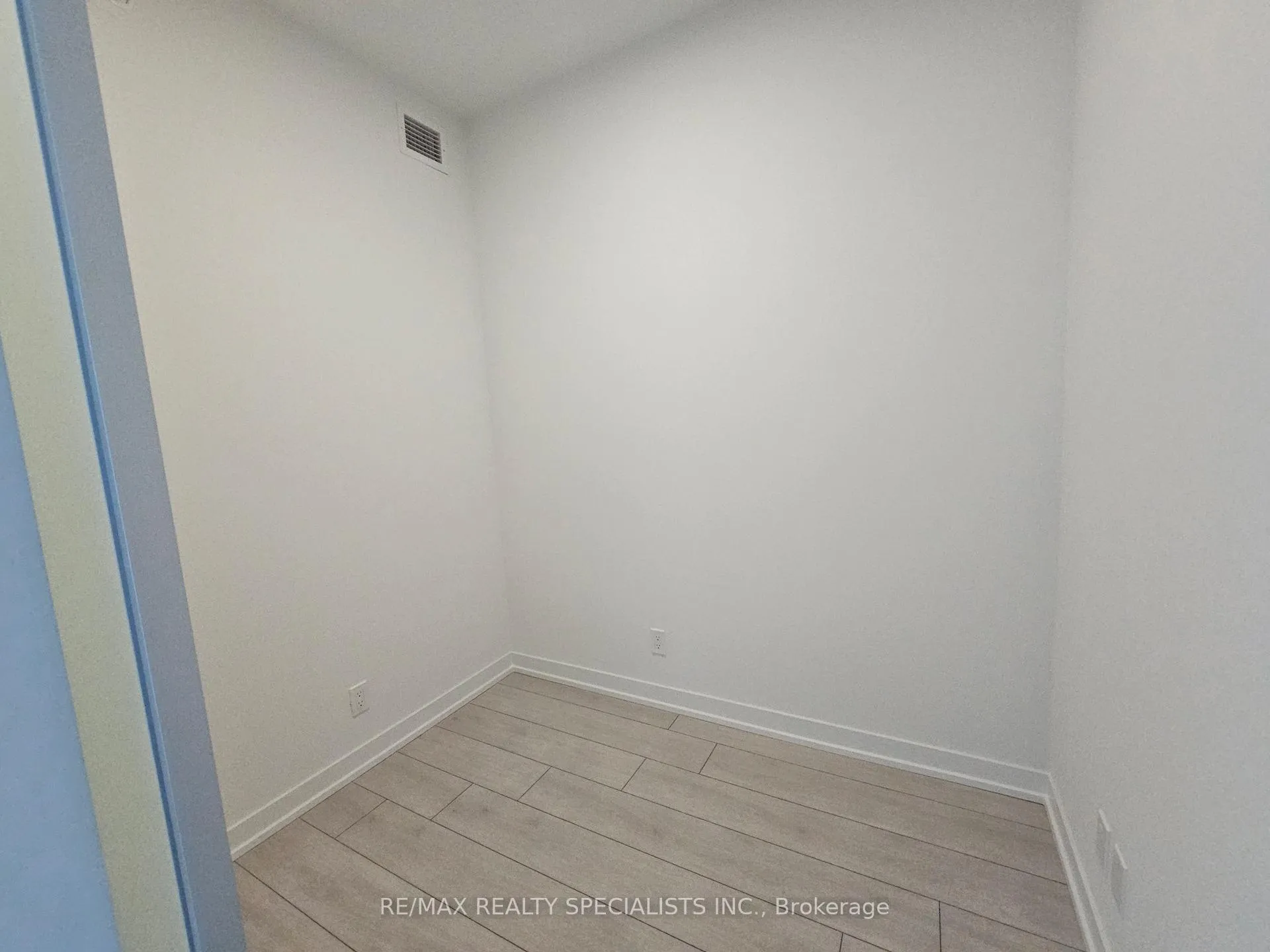 Photo 17 of Unit 2103, 39 Mary Street, Barrie, City Centre — HOMEH