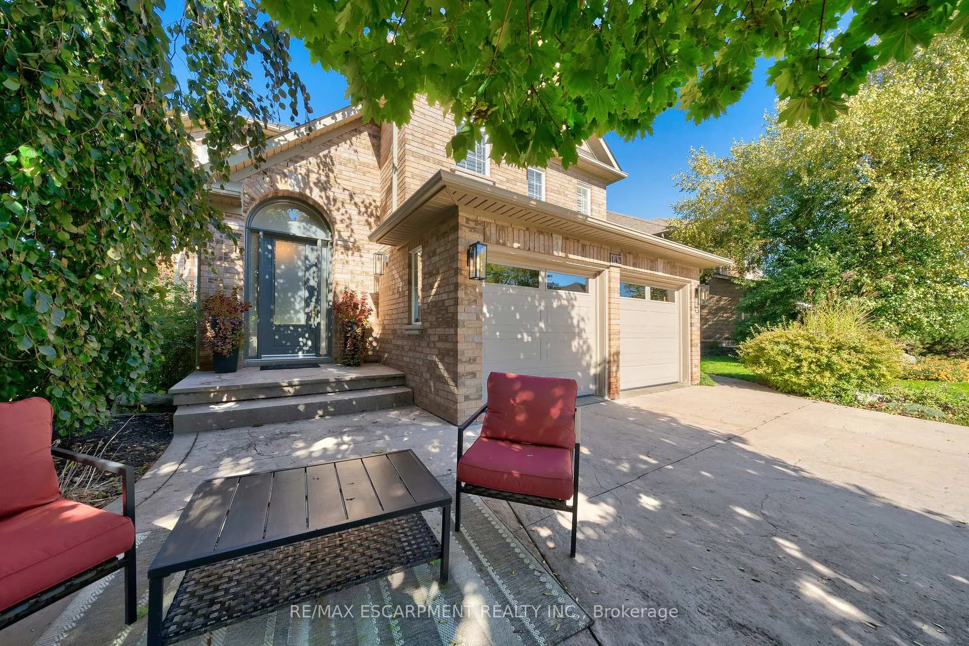 Photo 2 of 143 Valmont Street, Hamilton, Ancaster — HOMEH
