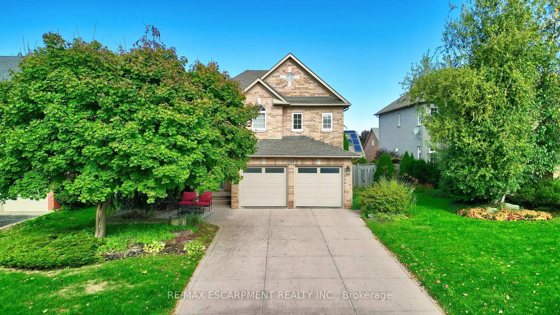 Photo 3 of 143 Valmont Street, Hamilton, Ancaster — HOMEH