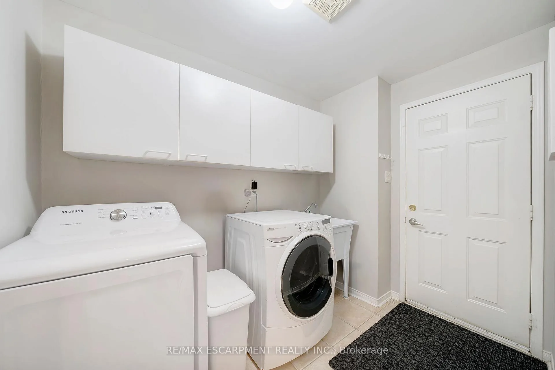 Photo 9 of 143 Valmont Street, Hamilton, Ancaster — HOMEH