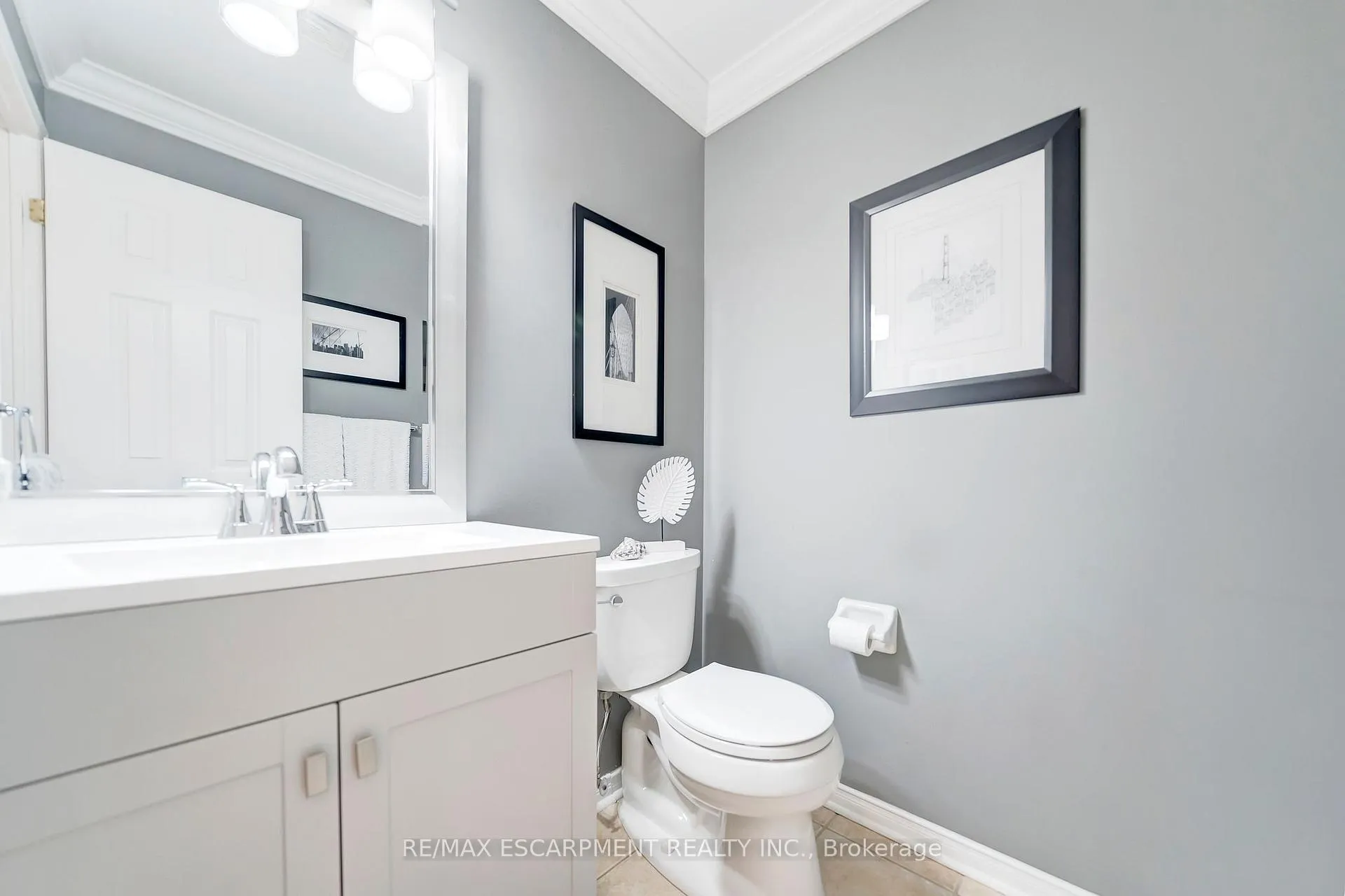Photo 10 of 143 Valmont Street, Hamilton, Ancaster — HOMEH