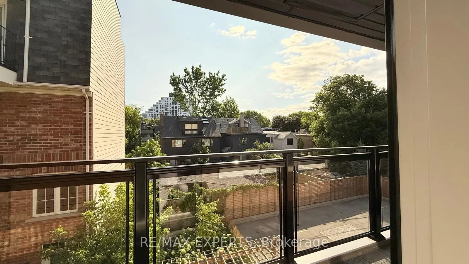 Photo 6 of Unit 304, 45 Connaught Avenue, Toronto, Greenwood-Coxwell — HOMEH