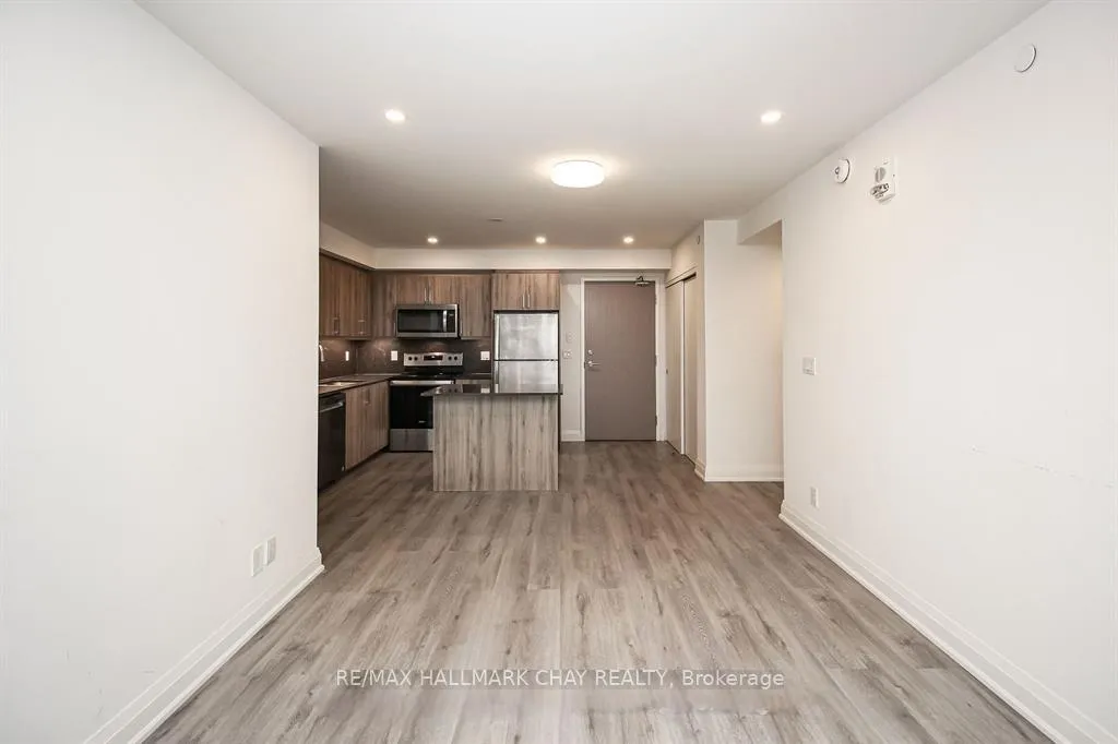 Photo 8 of Unit 308, 58 Lakeside Terrace, Barrie, Little Lake — HOMEH