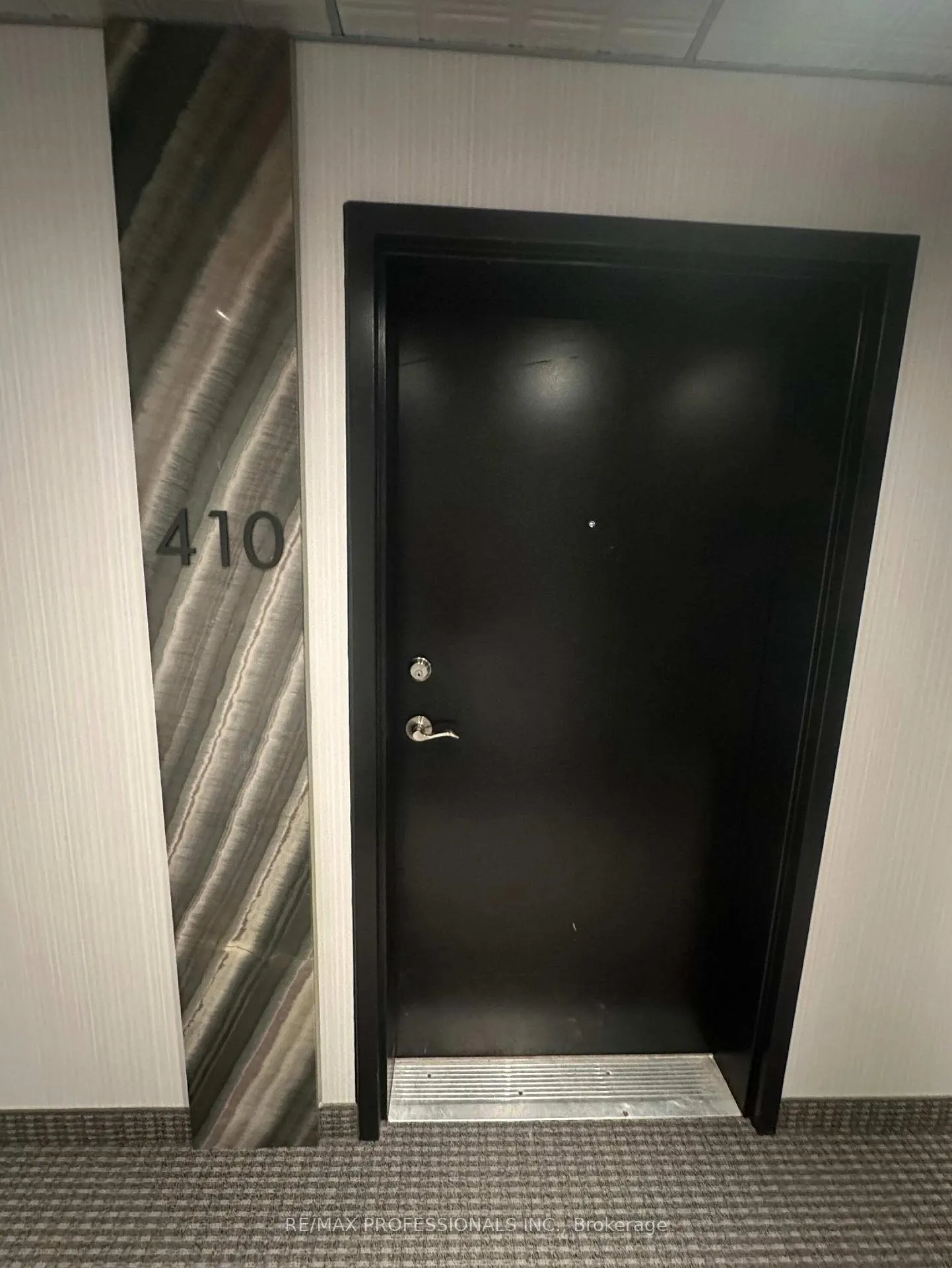 Front of Unit 410, 302 Essa Road
