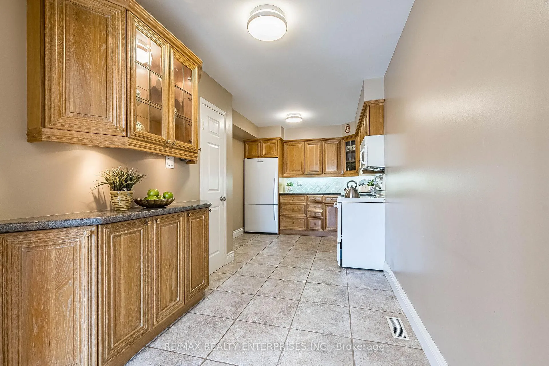 Photo 3 of 3016 Rymal Road, Mississauga, Applewood — HOMEH