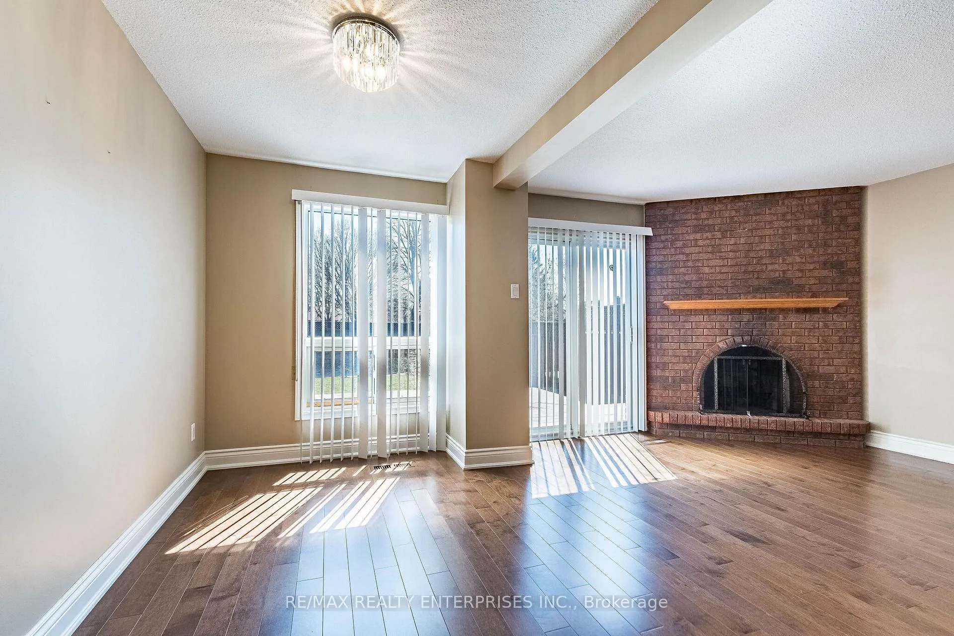 Photo 4 of 3016 Rymal Road, Mississauga, Applewood — HOMEH