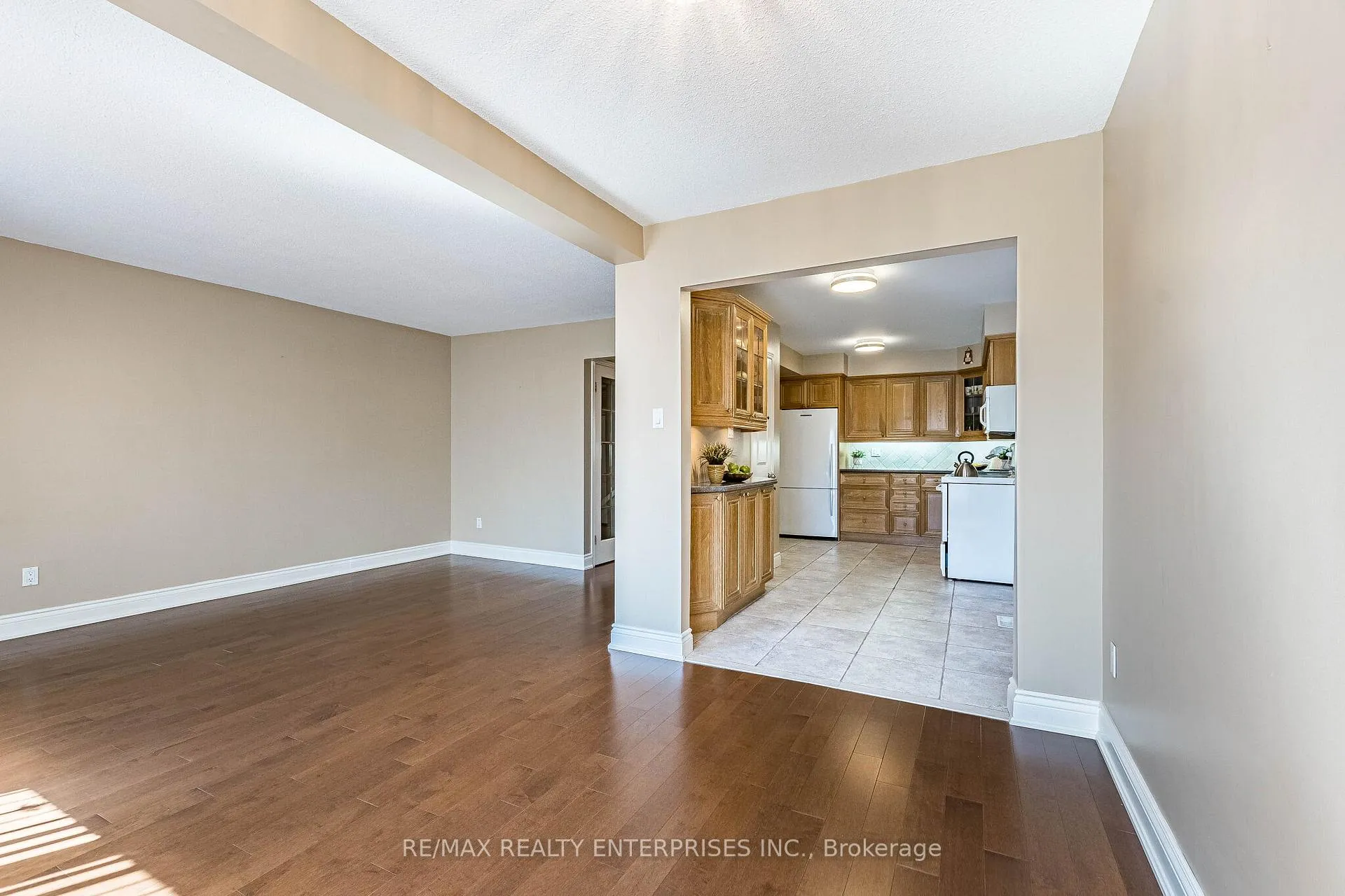 Photo 18 of 3016 Rymal Road, Mississauga, Applewood — HOMEH