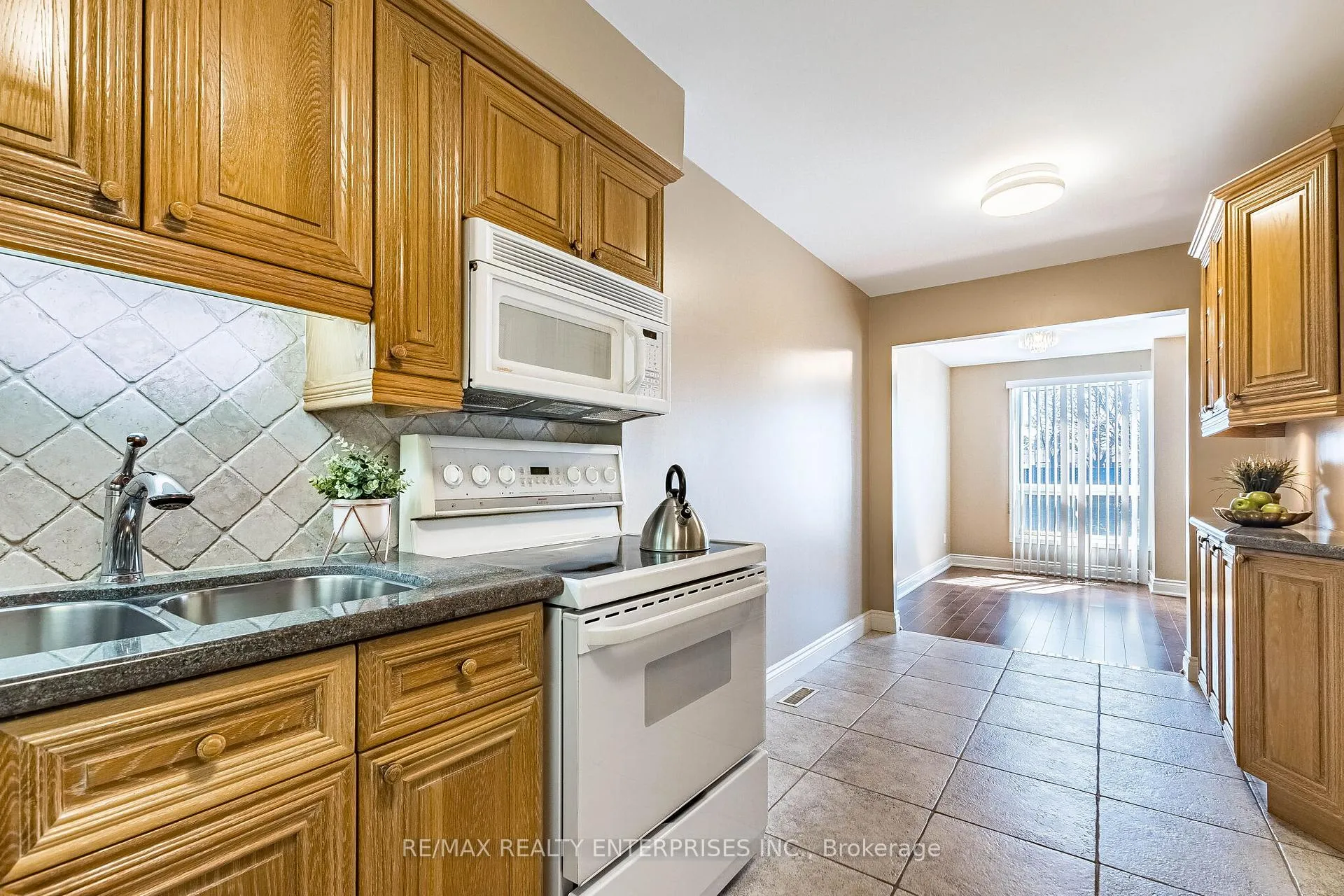 Photo 21 of 3016 Rymal Road, Mississauga, Applewood — HOMEH