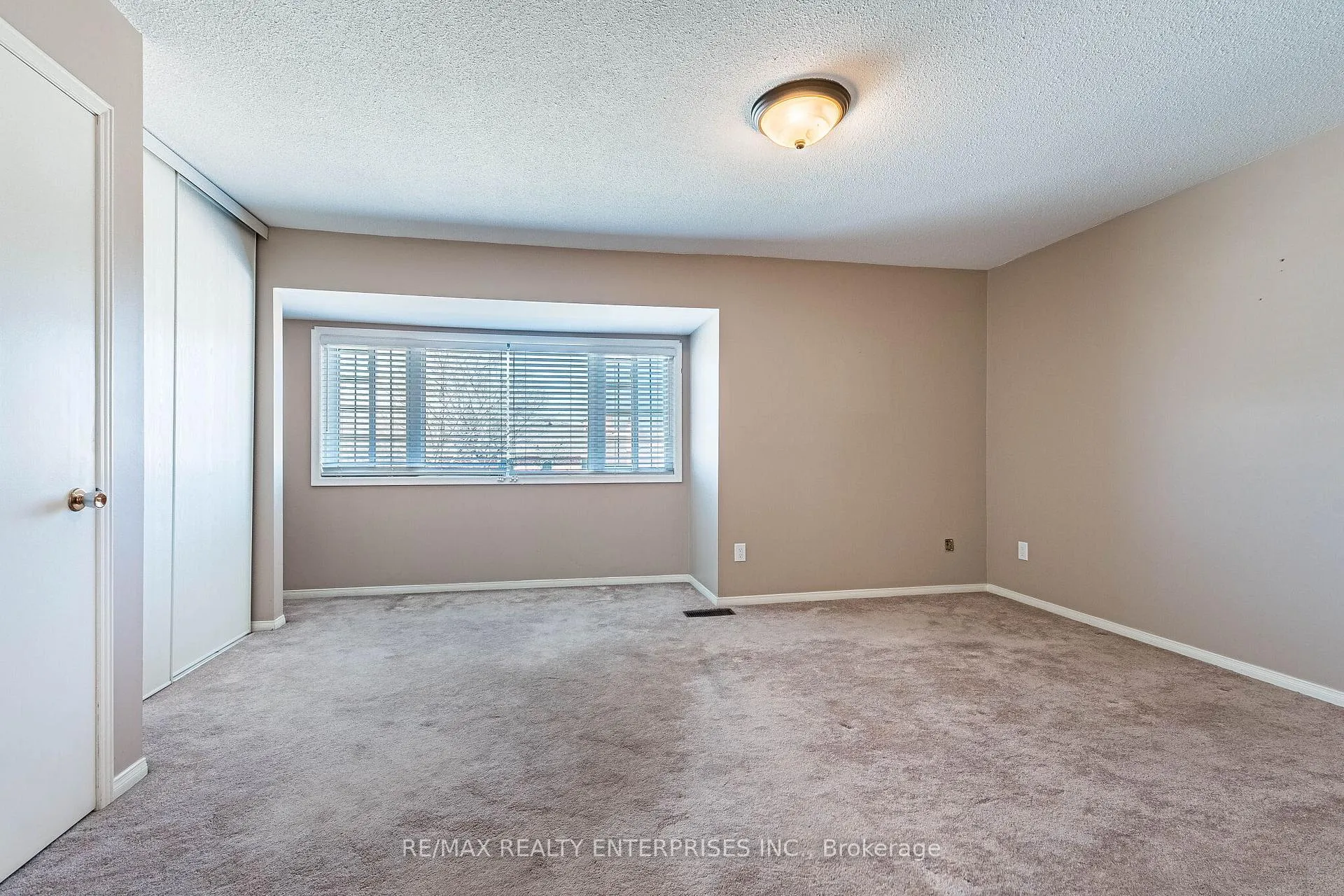 Photo 25 of 3016 Rymal Road, Mississauga, Applewood — HOMEH