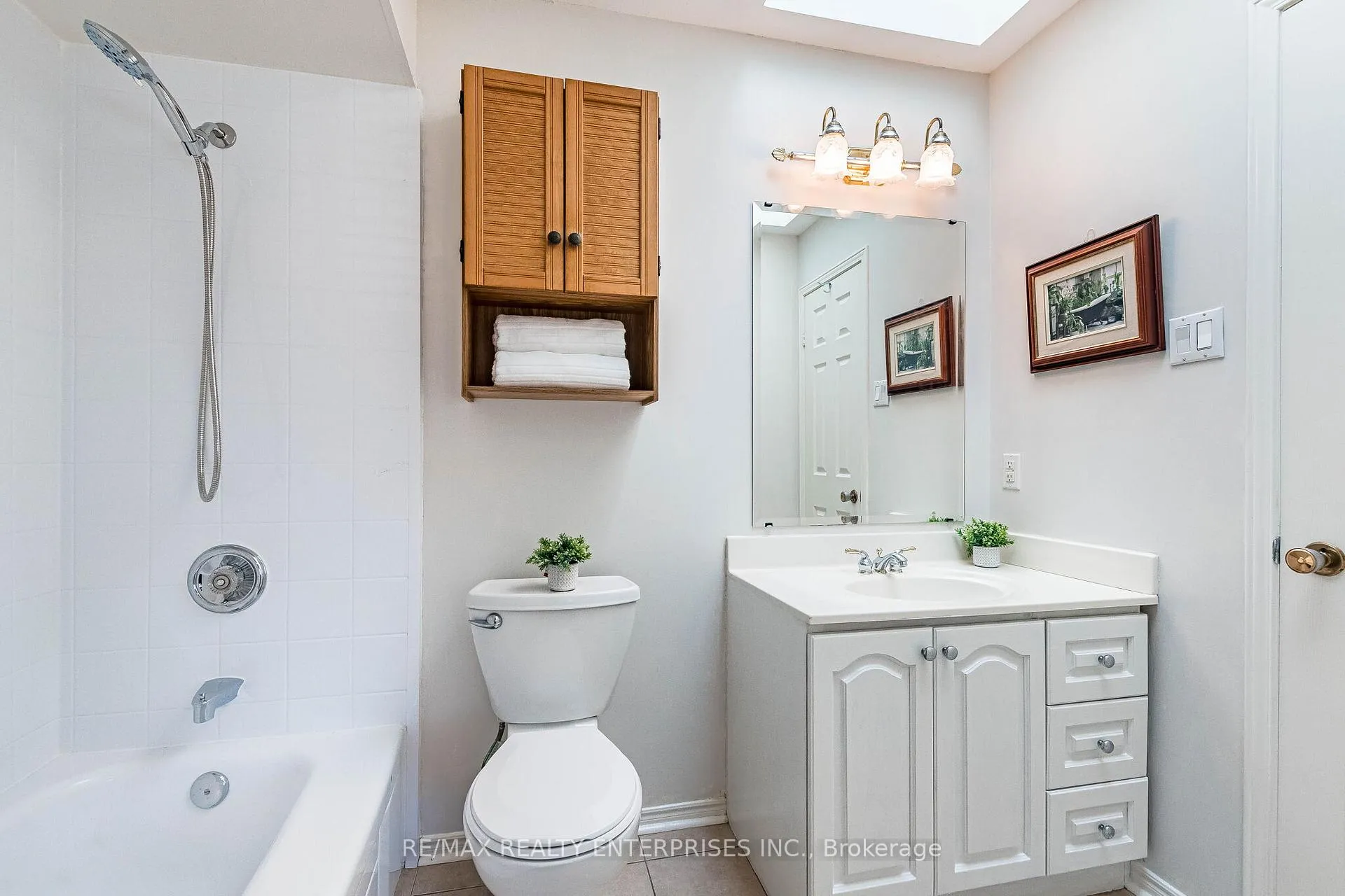Photo 37 of 3016 Rymal Road, Mississauga, Applewood — HOMEH