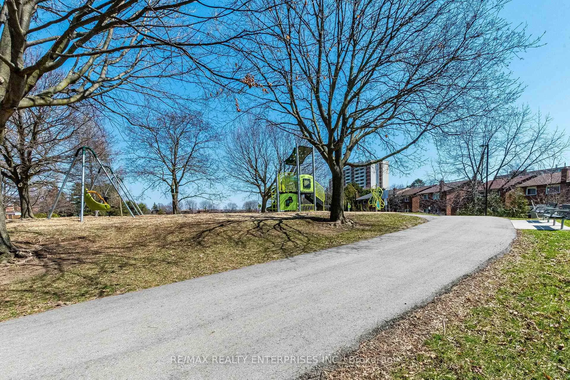Photo 48 of 3016 Rymal Road, Mississauga, Applewood — HOMEH