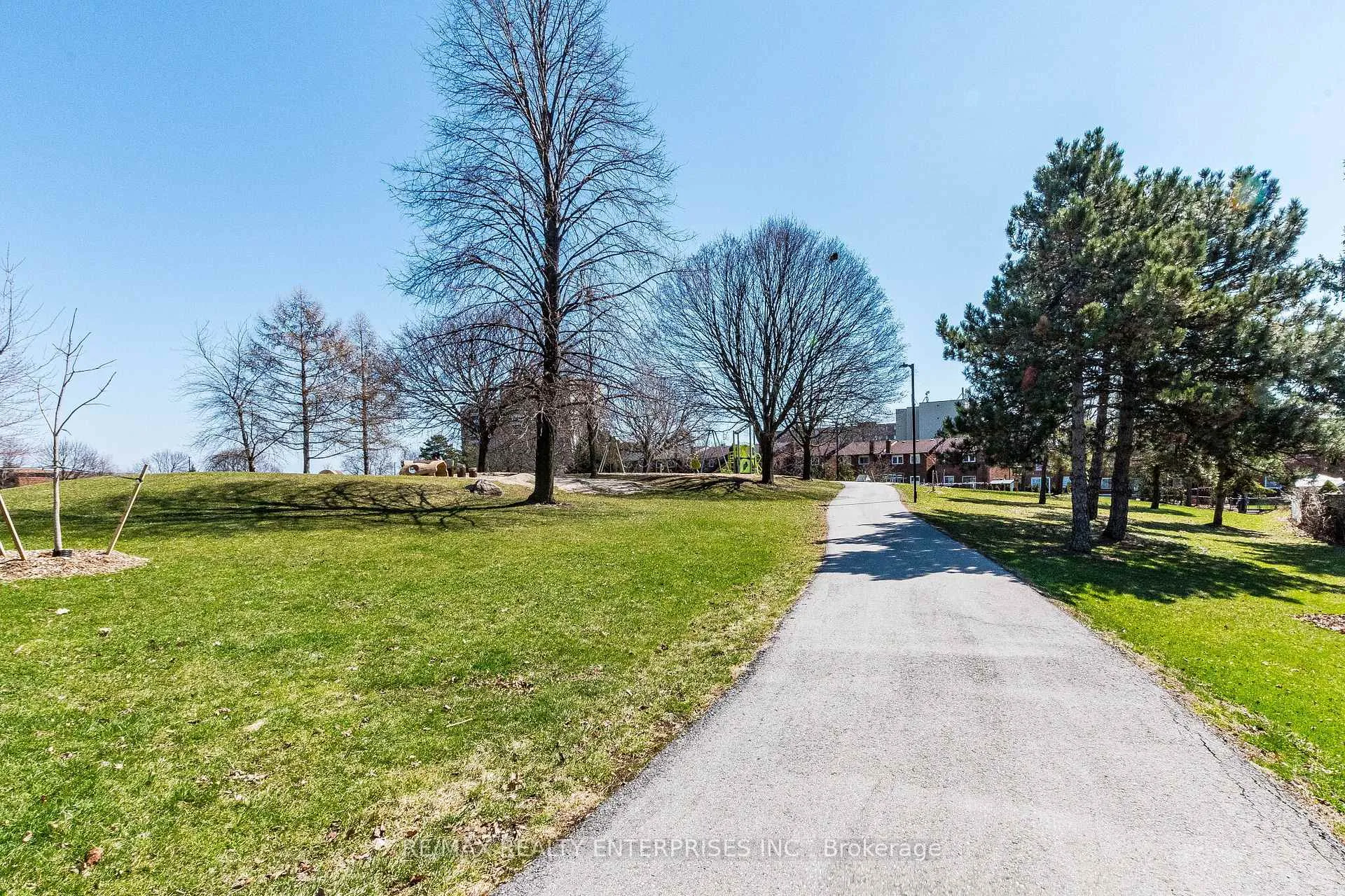 Photo 49 of 3016 Rymal Road, Mississauga, Applewood — HOMEH