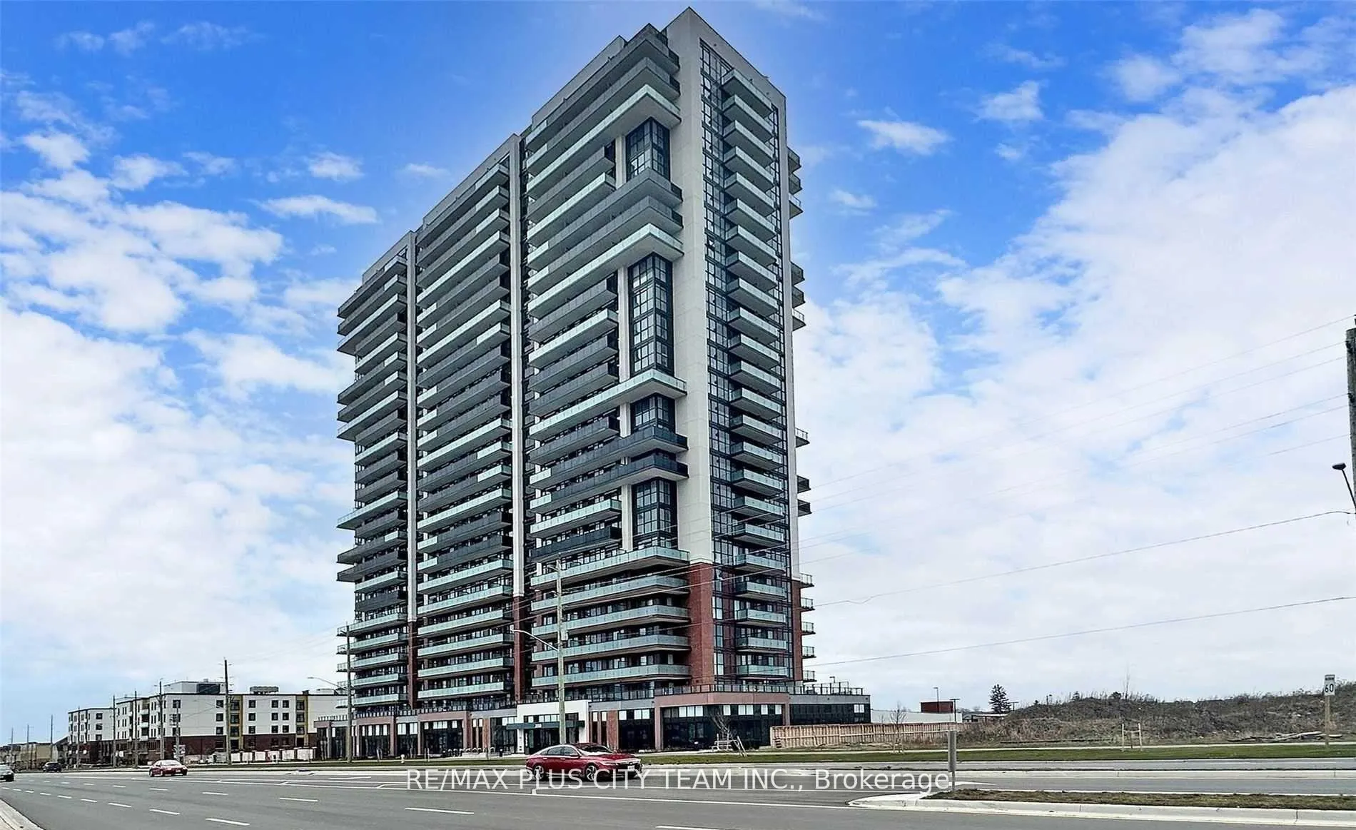 Front of Unit 717, 2550 Simcoe Street N