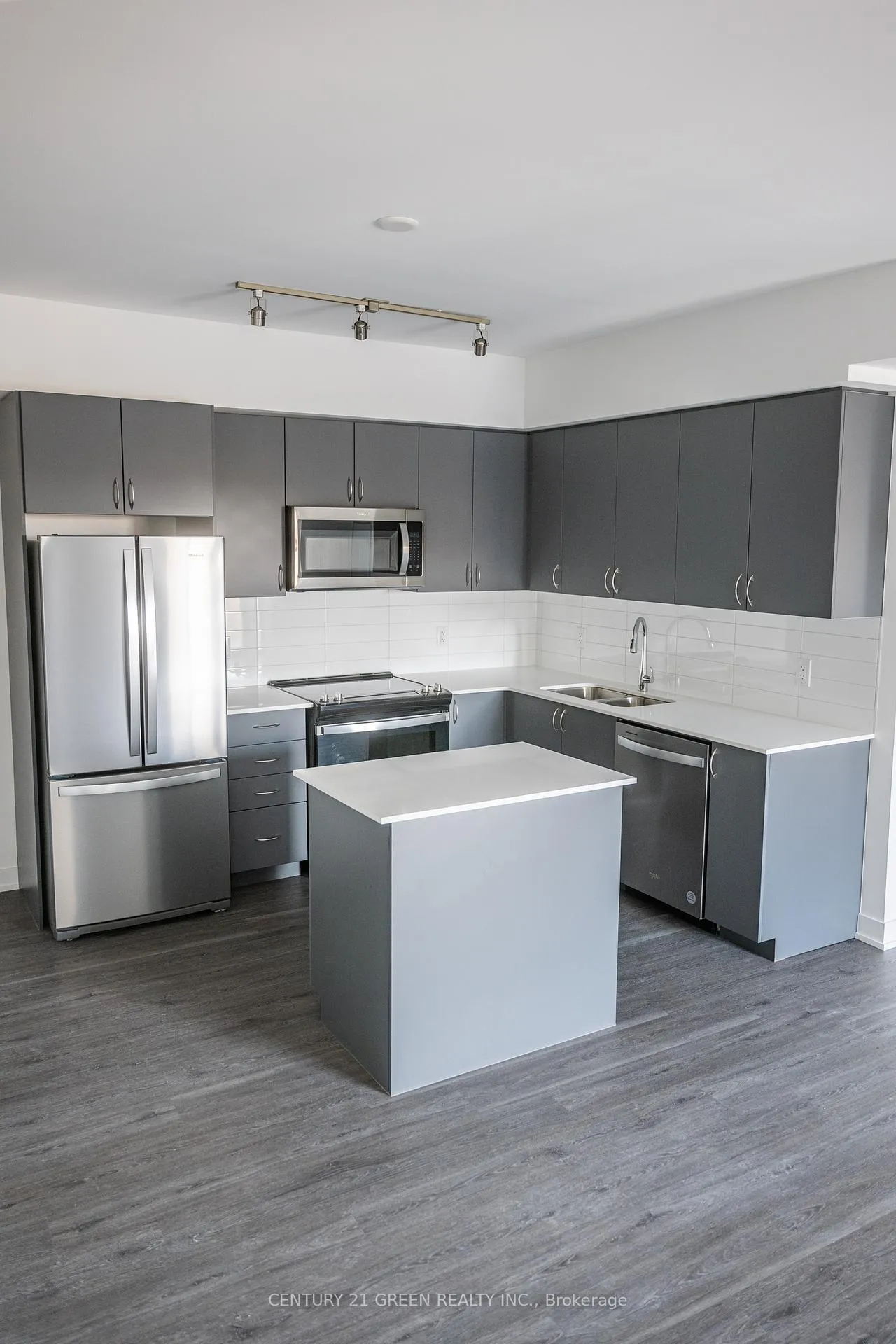 Photo 12 of Unit 607, 56 Lakeside Terrace, Barrie, Little Lake — HOMEH