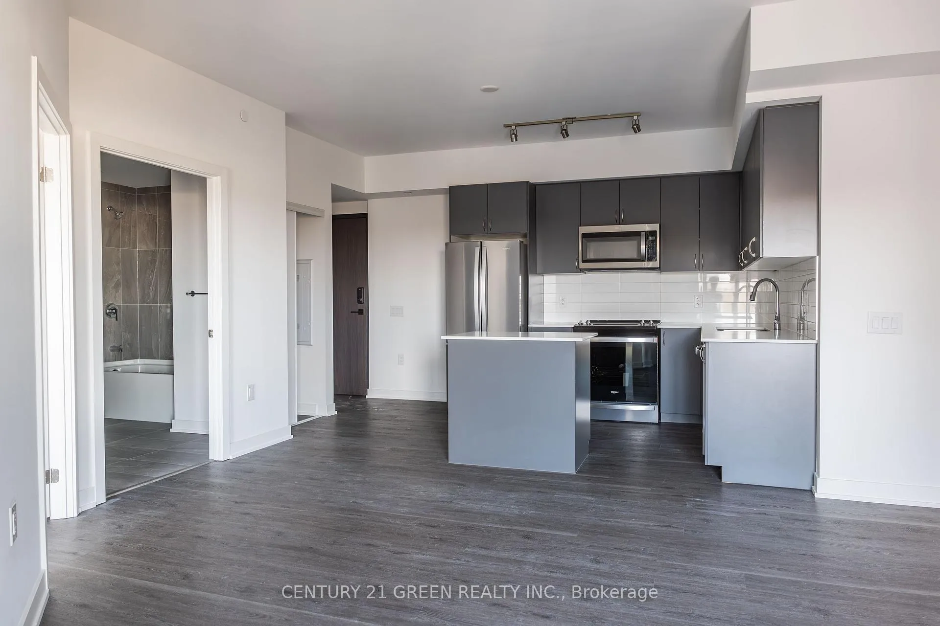 Photo 13 of Unit 607, 56 Lakeside Terrace, Barrie, Little Lake — HOMEH
