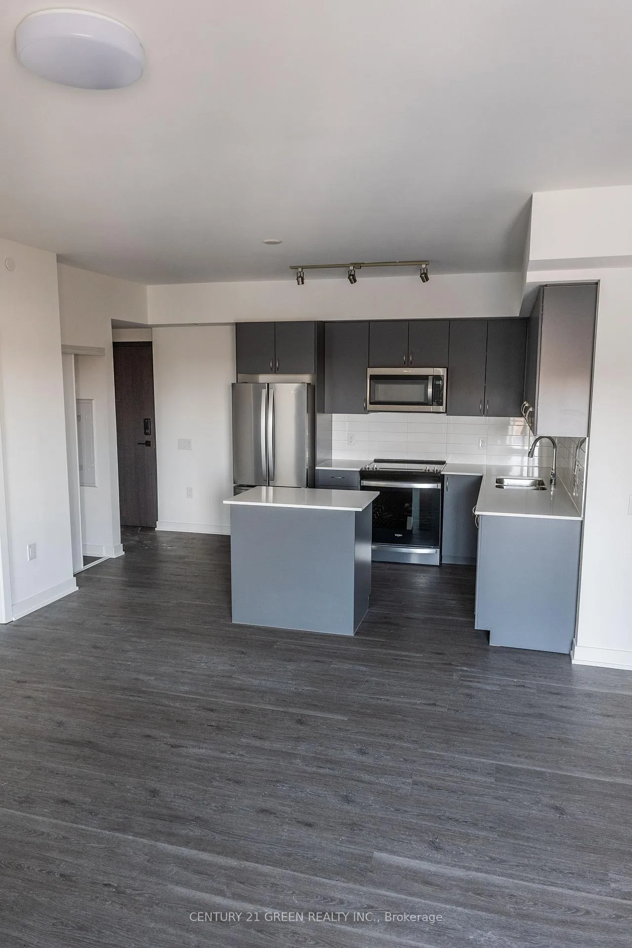 Photo 14 of Unit 607, 56 Lakeside Terrace, Barrie, Little Lake — HOMEH