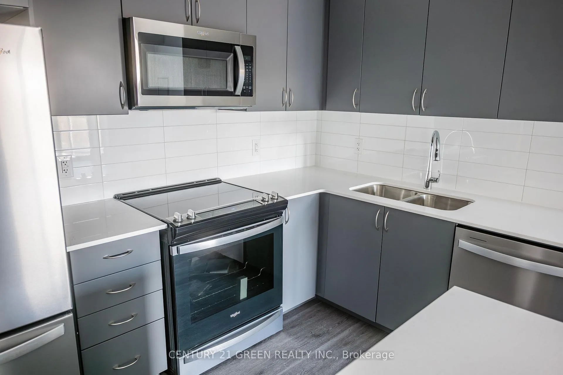 Photo 15 of Unit 607, 56 Lakeside Terrace, Barrie, Little Lake — HOMEH