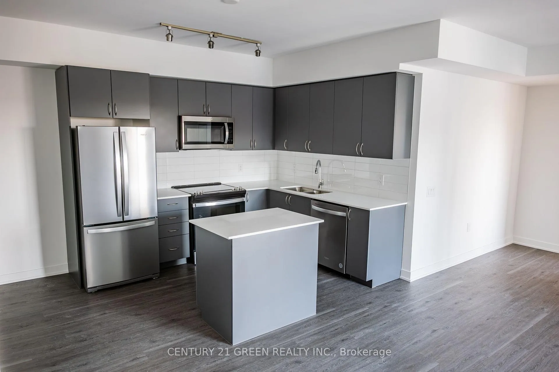 Photo 17 of Unit 607, 56 Lakeside Terrace, Barrie, Little Lake — HOMEH