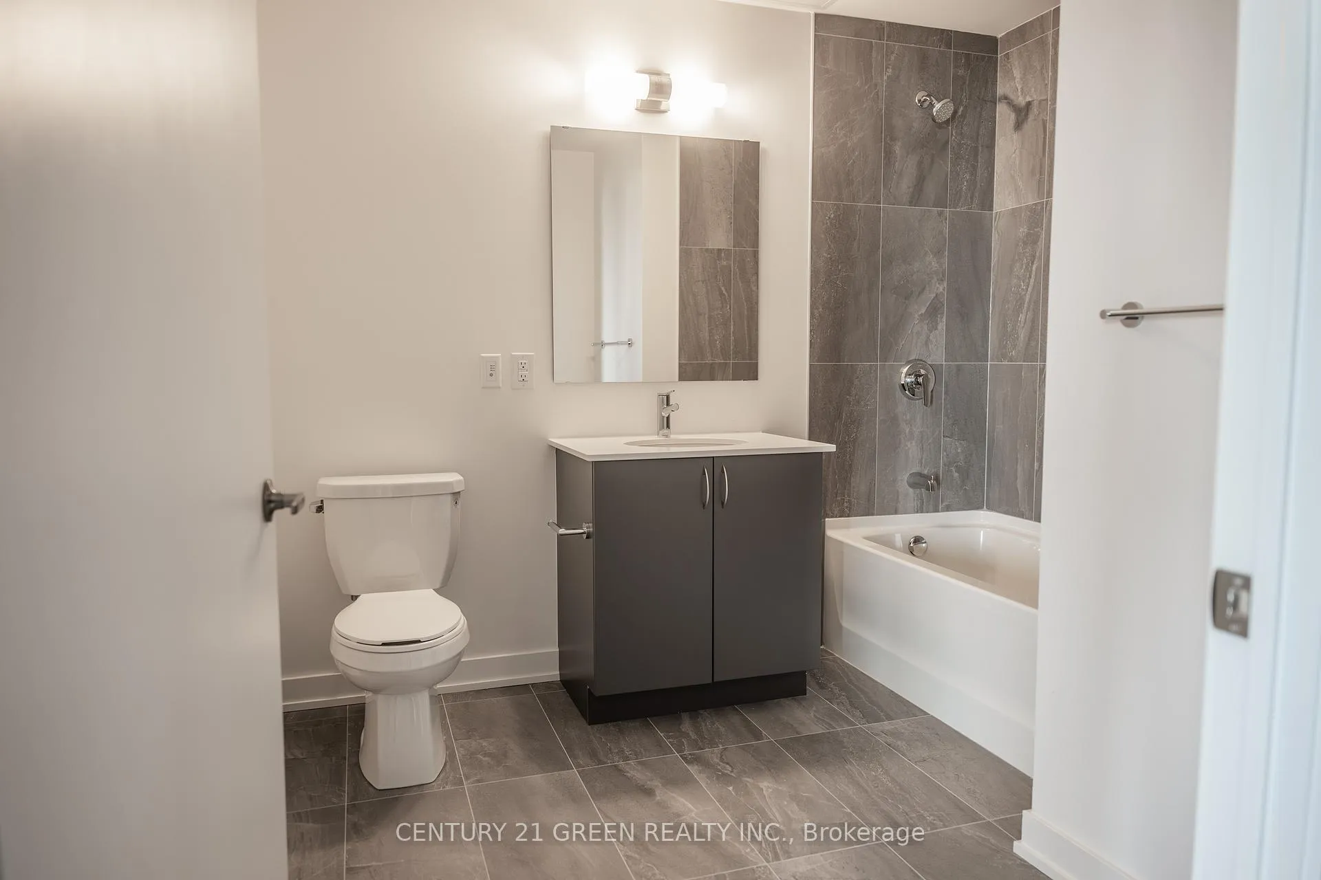 Photo 18 of Unit 607, 56 Lakeside Terrace, Barrie, Little Lake — HOMEH