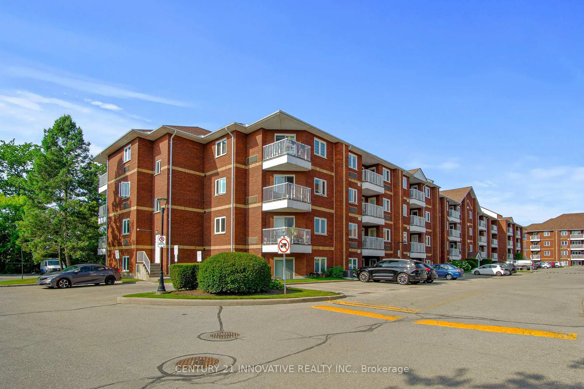 Front of Unit 206, 193 Lake Drive Way W