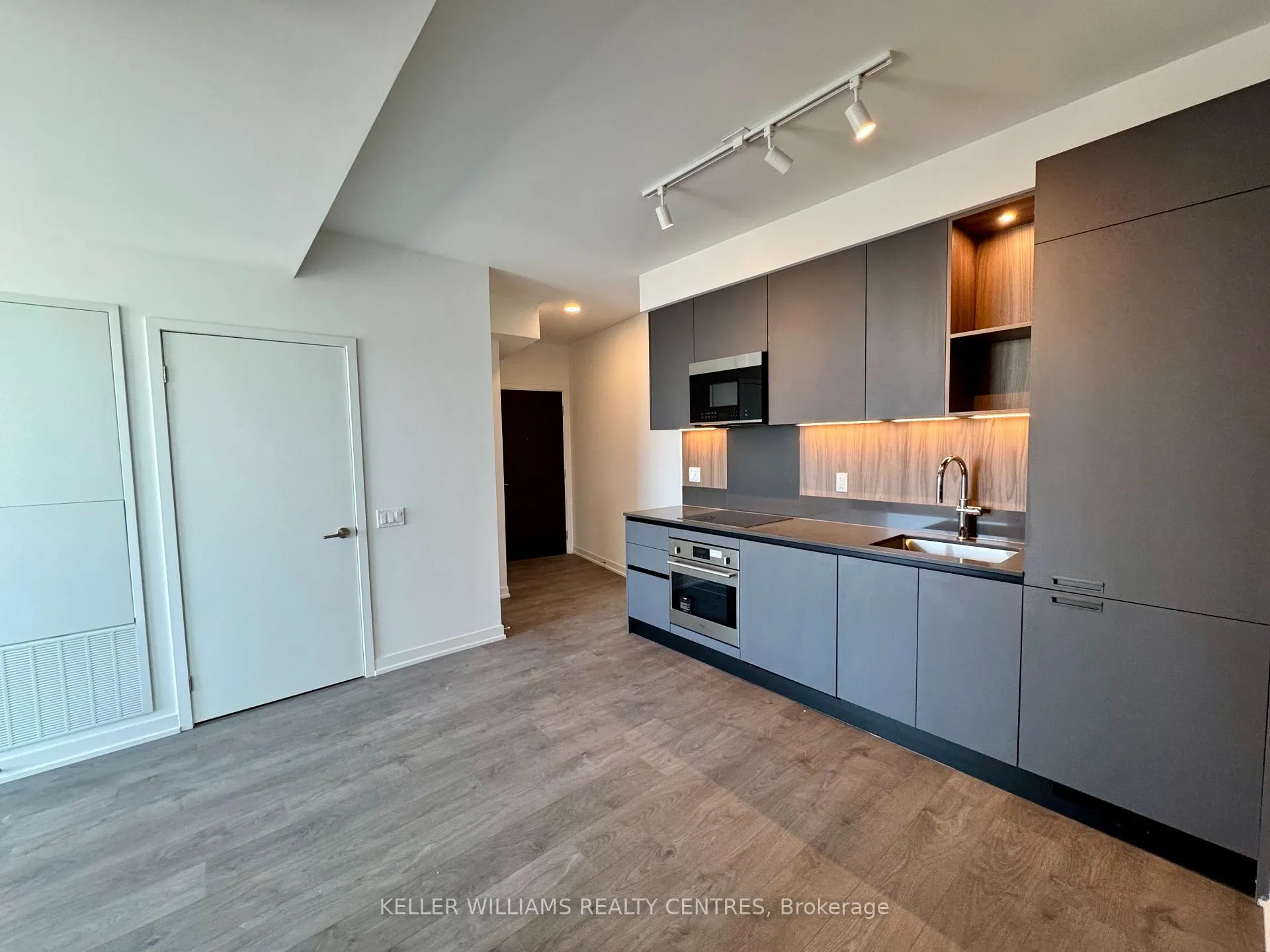 Photo 2 of Unit 2804, 39 Mary Street, Barrie, City Centre — HOMEH