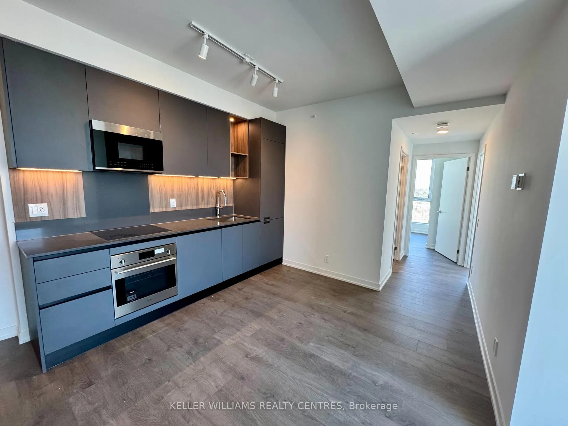 Photo 4 of Unit 2804, 39 Mary Street, Barrie, City Centre — HOMEH