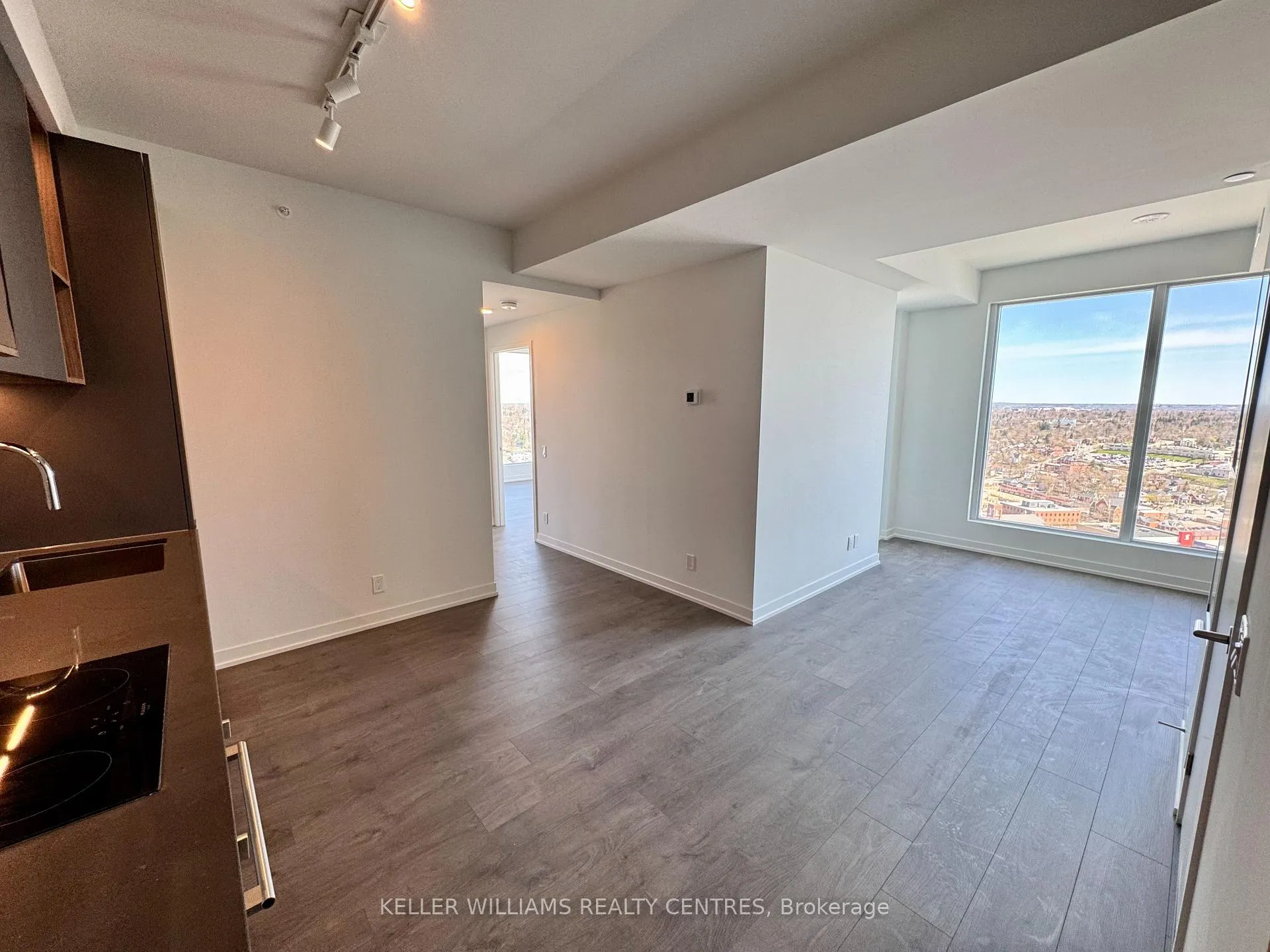Photo 6 of Unit 2804, 39 Mary Street, Barrie, City Centre — HOMEH