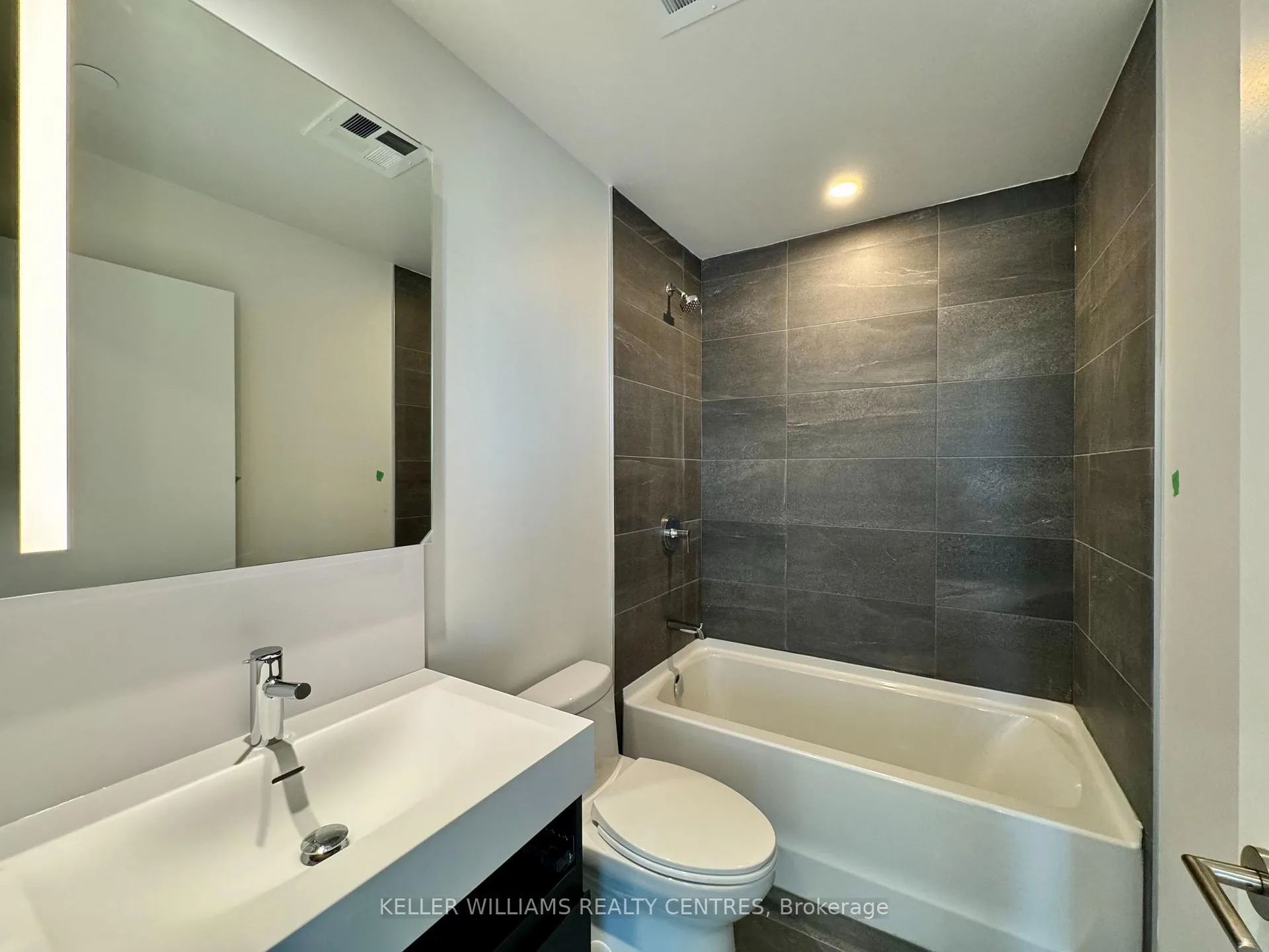 Photo 9 of Unit 2804, 39 Mary Street, Barrie, City Centre — HOMEH