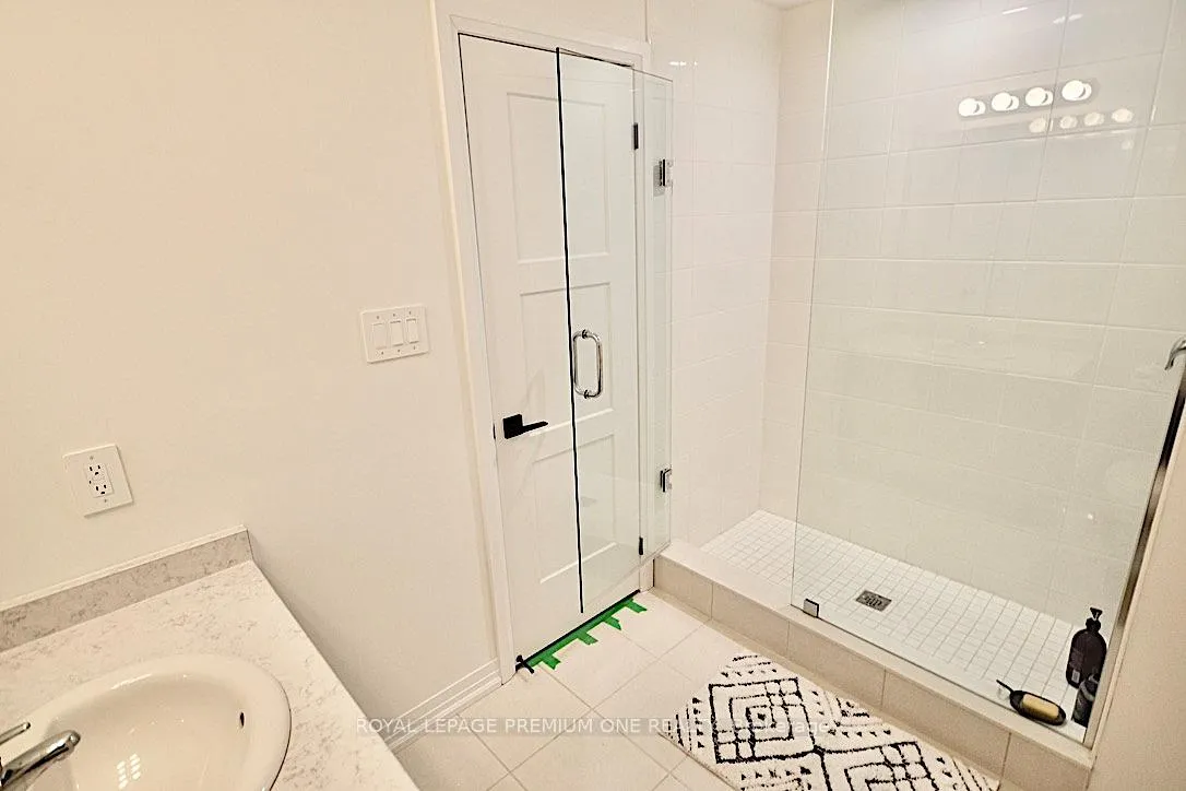 Photo 10 of Unit 114, 15 Kneeshaw Drive, Barrie, Rural Barrie Southeast — HOMEH