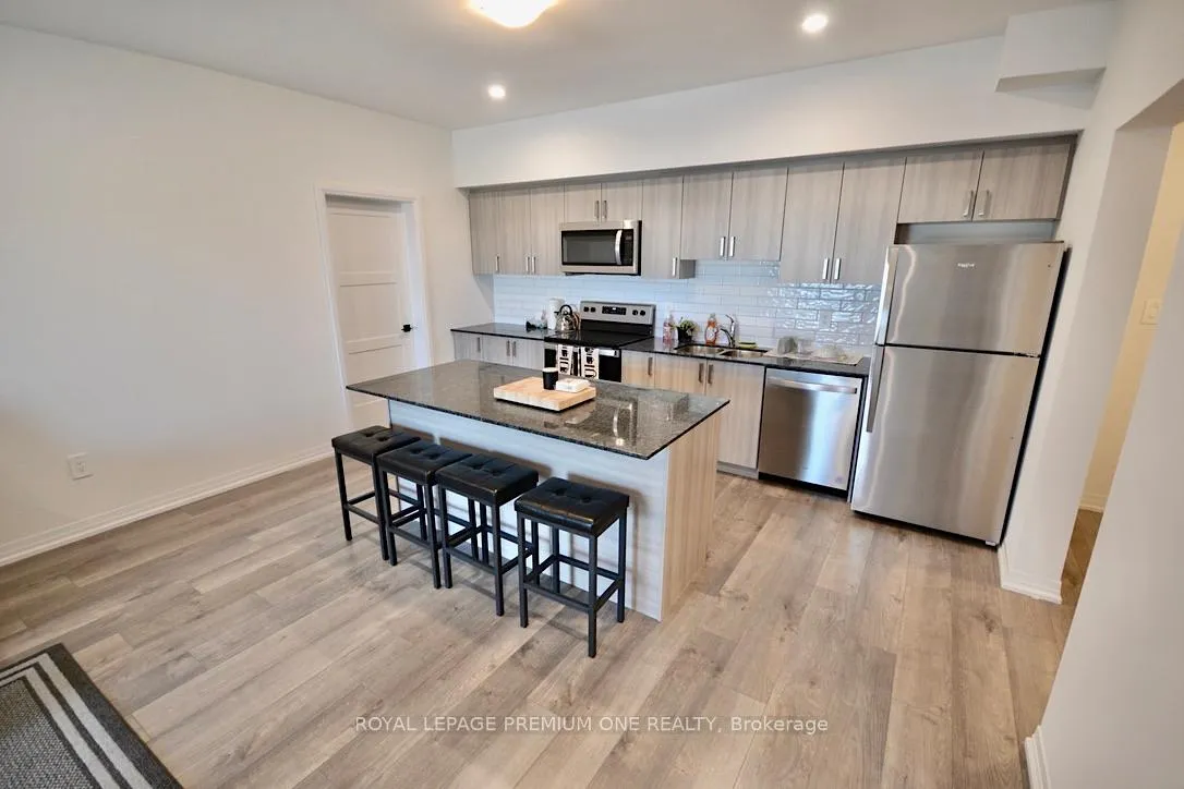 Photo 12 of Unit 114, 15 Kneeshaw Drive, Barrie, Rural Barrie Southeast — HOMEH