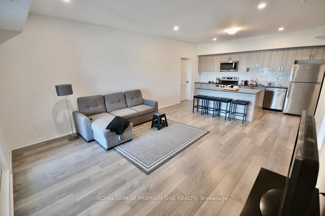 Photo 14 of Unit 114, 15 Kneeshaw Drive, Barrie, Rural Barrie Southeast — HOMEH