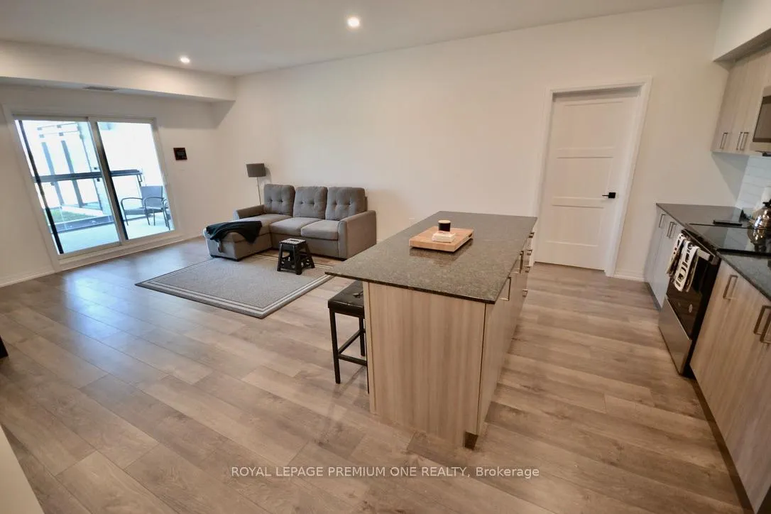 Photo 15 of Unit 114, 15 Kneeshaw Drive, Barrie, Rural Barrie Southeast — HOMEH