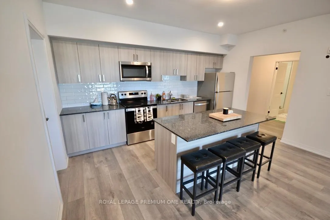 Photo 16 of Unit 114, 15 Kneeshaw Drive, Barrie, Rural Barrie Southeast — HOMEH