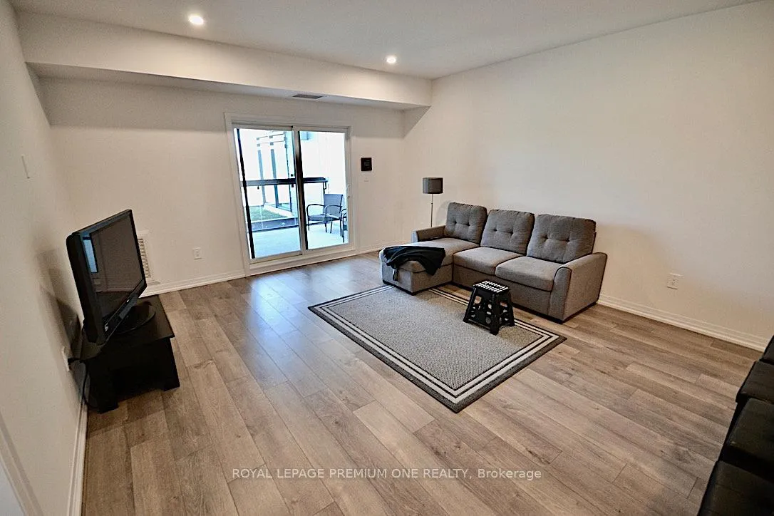 Photo 17 of Unit 114, 15 Kneeshaw Drive, Barrie, Rural Barrie Southeast — HOMEH