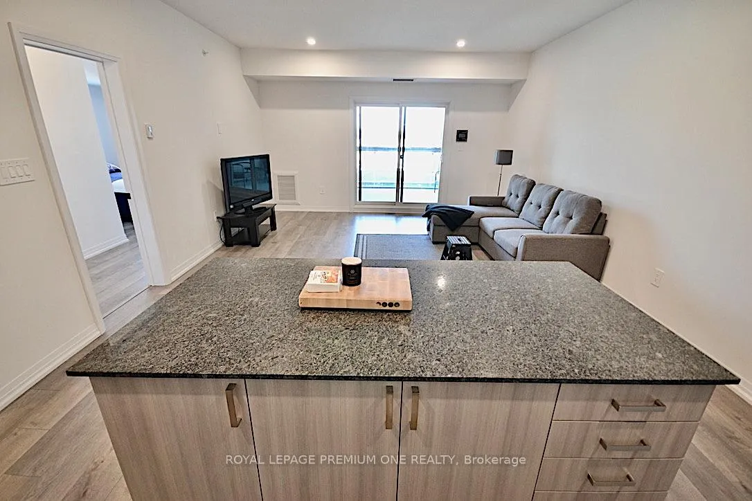 Photo 18 of Unit 114, 15 Kneeshaw Drive, Barrie, Rural Barrie Southeast — HOMEH
