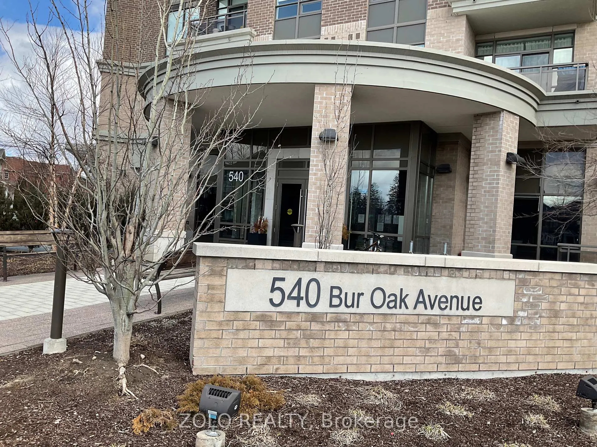 Photo 2 of Unit 302, 540 Bur Oak Avenue, Markham, Berczy — HOMEH