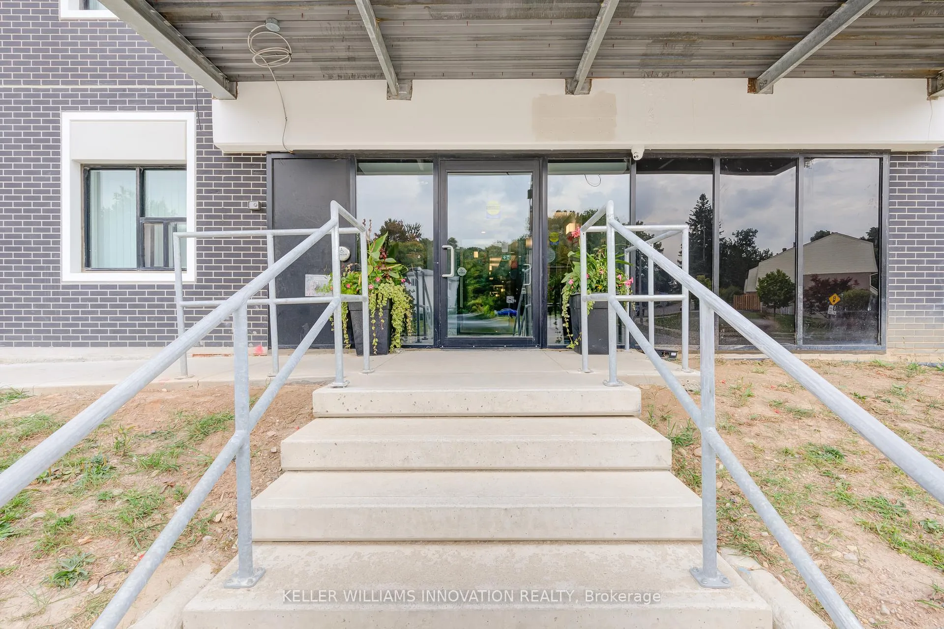 Photo 2 of Unit 401, 595 Strasburg Road, Waterloo — HOMEH