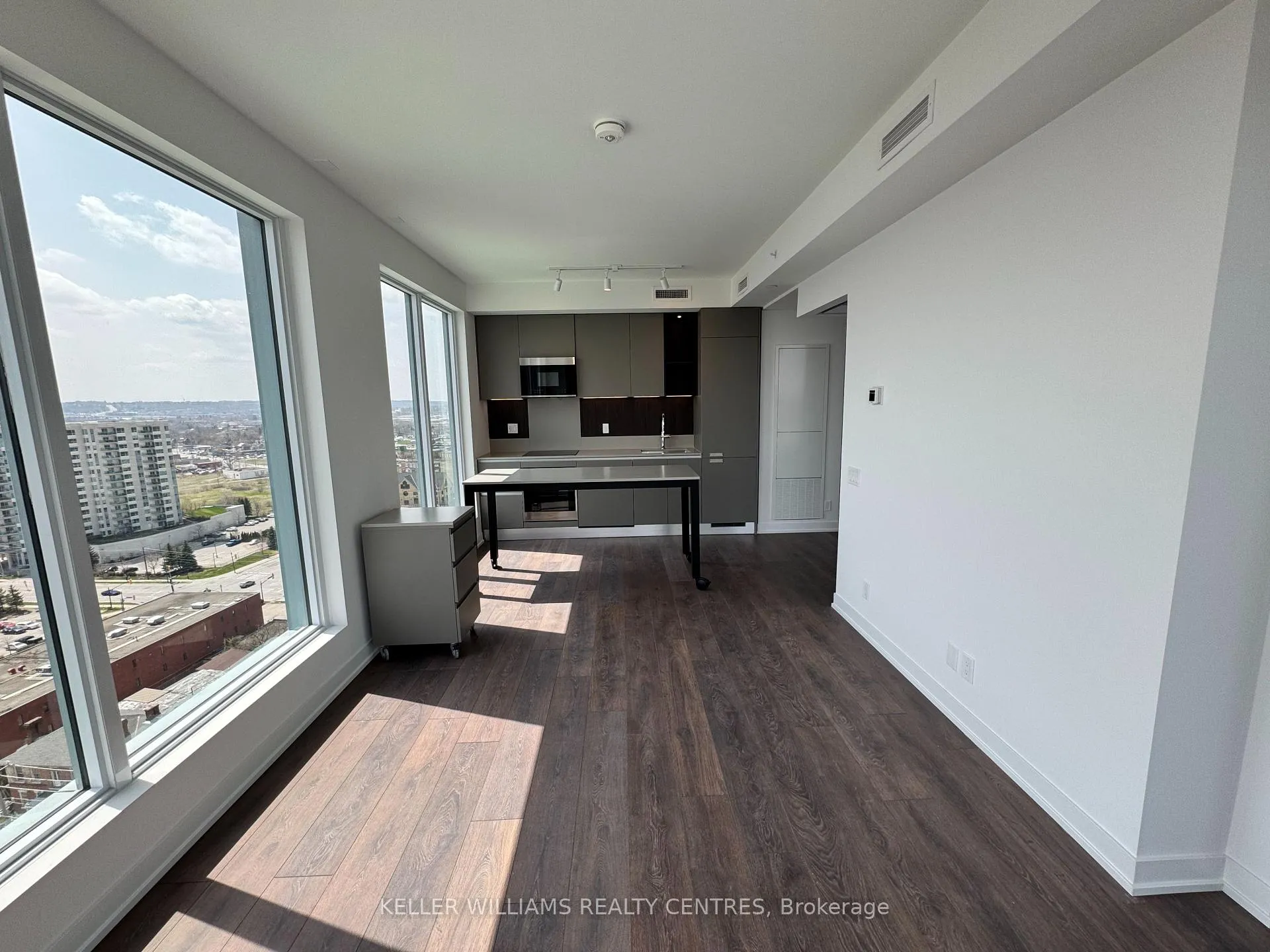 Photo 7 of Unit 1508, 39 Mary Street, Barrie, City Centre — HOMEH
