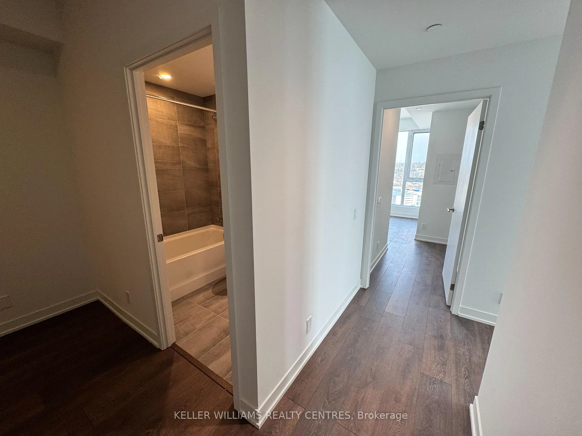 Photo 8 of Unit 1508, 39 Mary Street, Barrie, City Centre — HOMEH