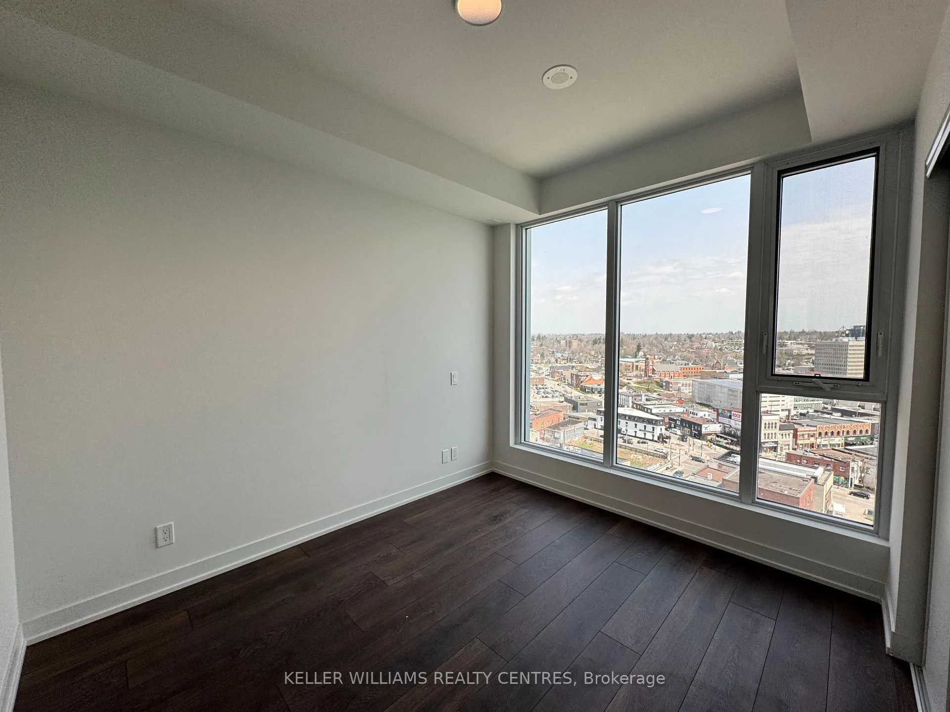 Photo 13 of Unit 1508, 39 Mary Street, Barrie, City Centre — HOMEH