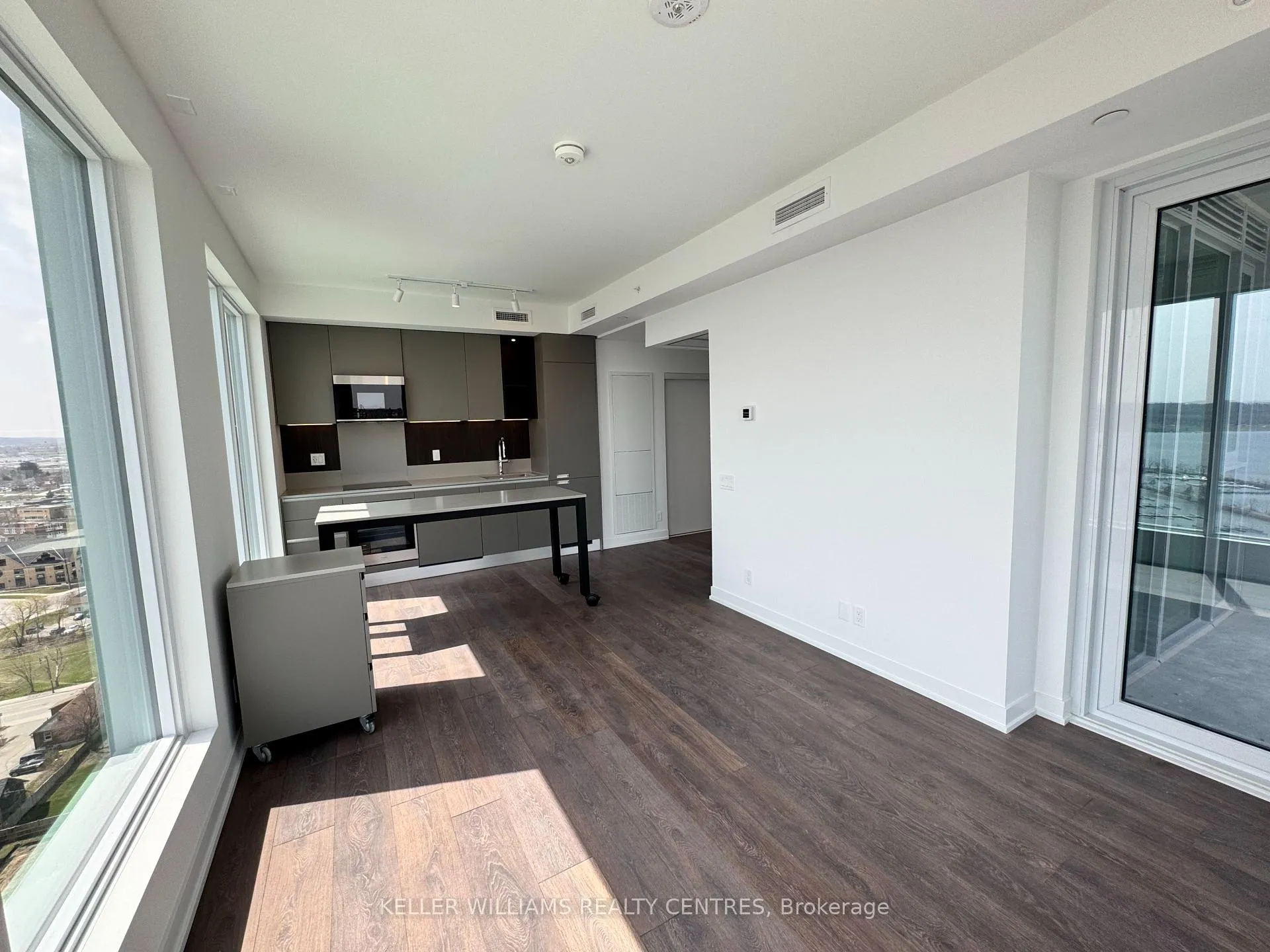 Photo 18 of Unit 1508, 39 Mary Street, Barrie, City Centre — HOMEH