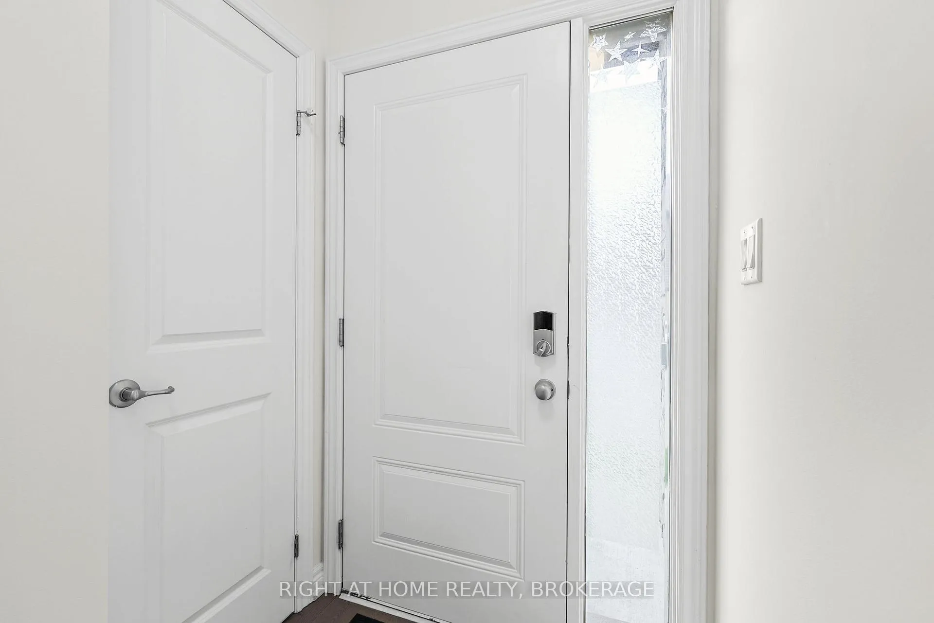 Photo 5 of Unit 3, 377 Glancaster Road W, Hamilton, Ancaster — HOMEH