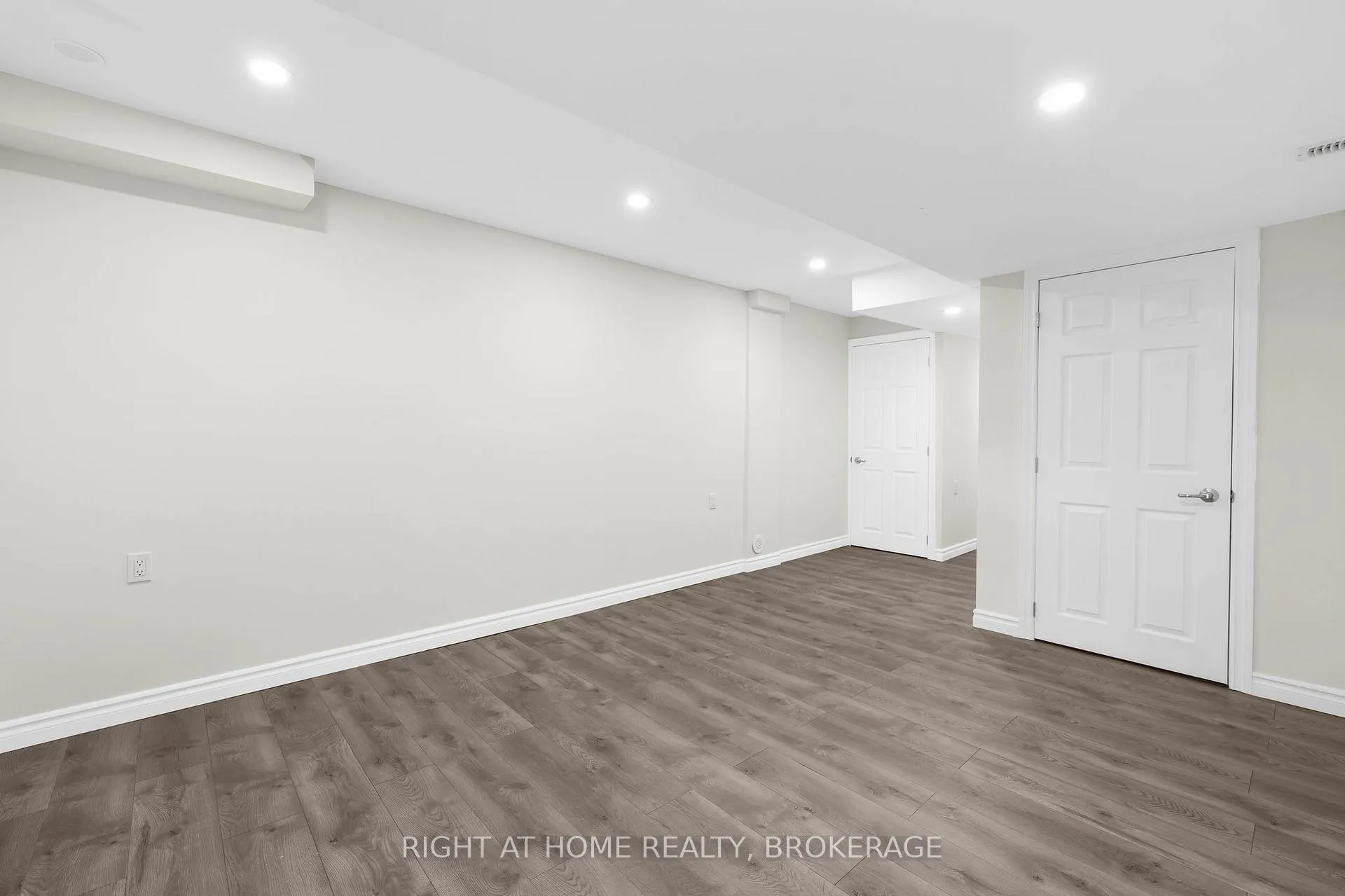 Photo 32 of Unit 3, 377 Glancaster Road W, Hamilton, Ancaster — HOMEH