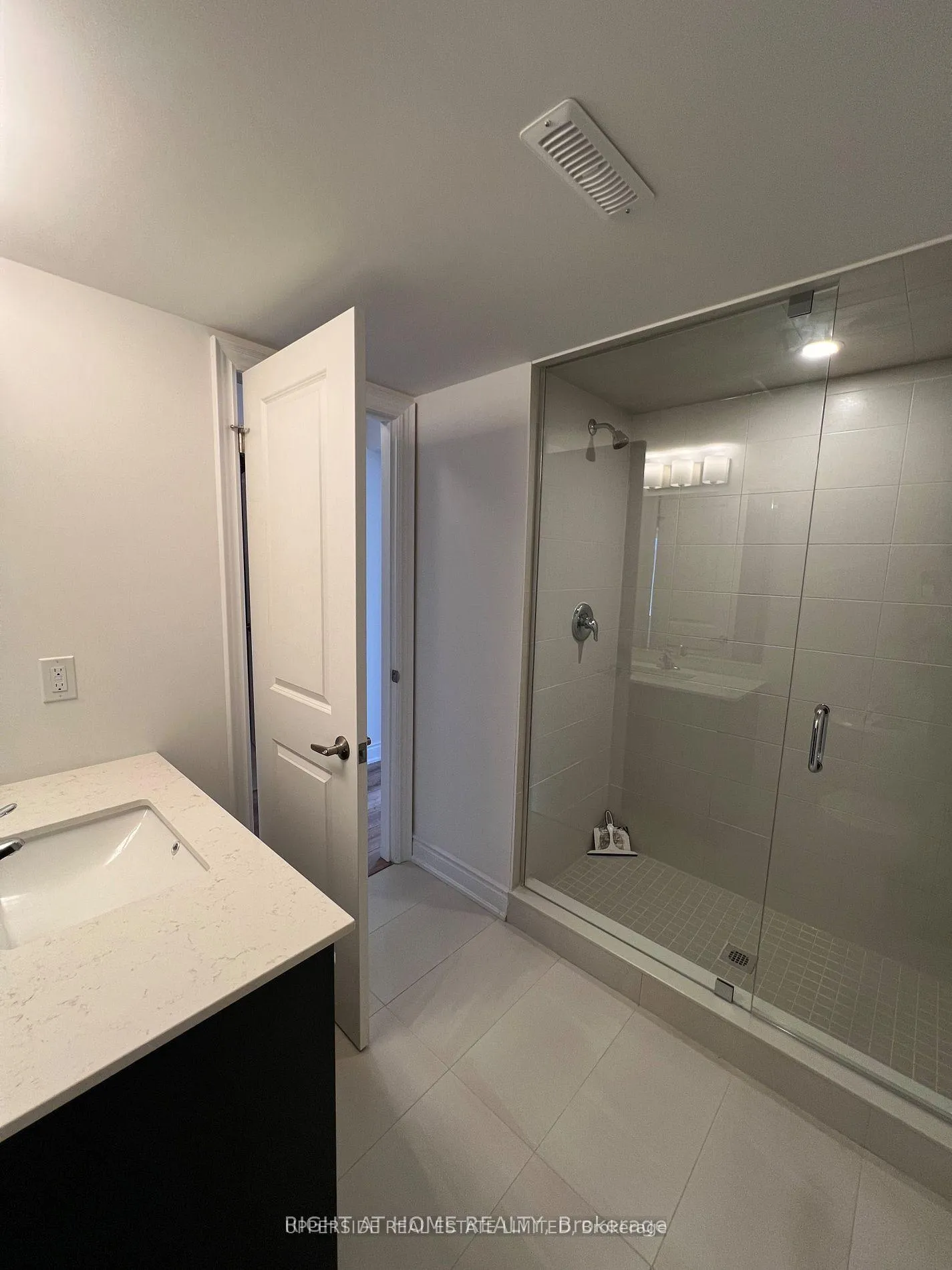 Photo 11 of 51 Hay Lane, Barrie, Innis-Shore — HOMEH