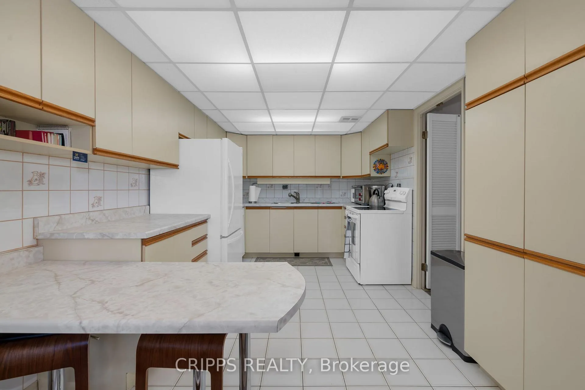 Photo 6 of Unit 405, 291 Blake Street, Barrie, North Shore — HOMEH