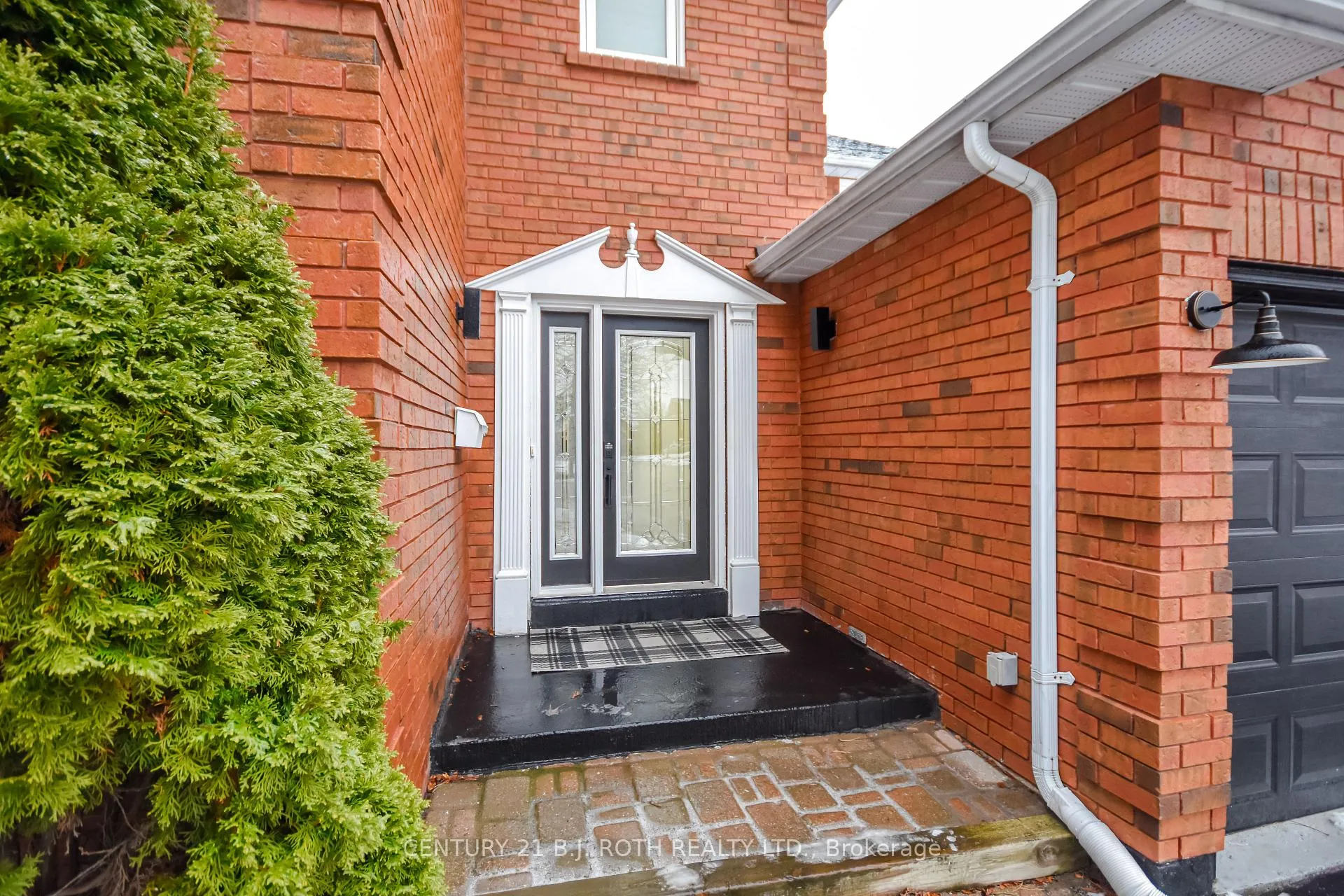 Photo 3 of 58 Brushwood Crescent, Barrie, Bayshore — HOMEH