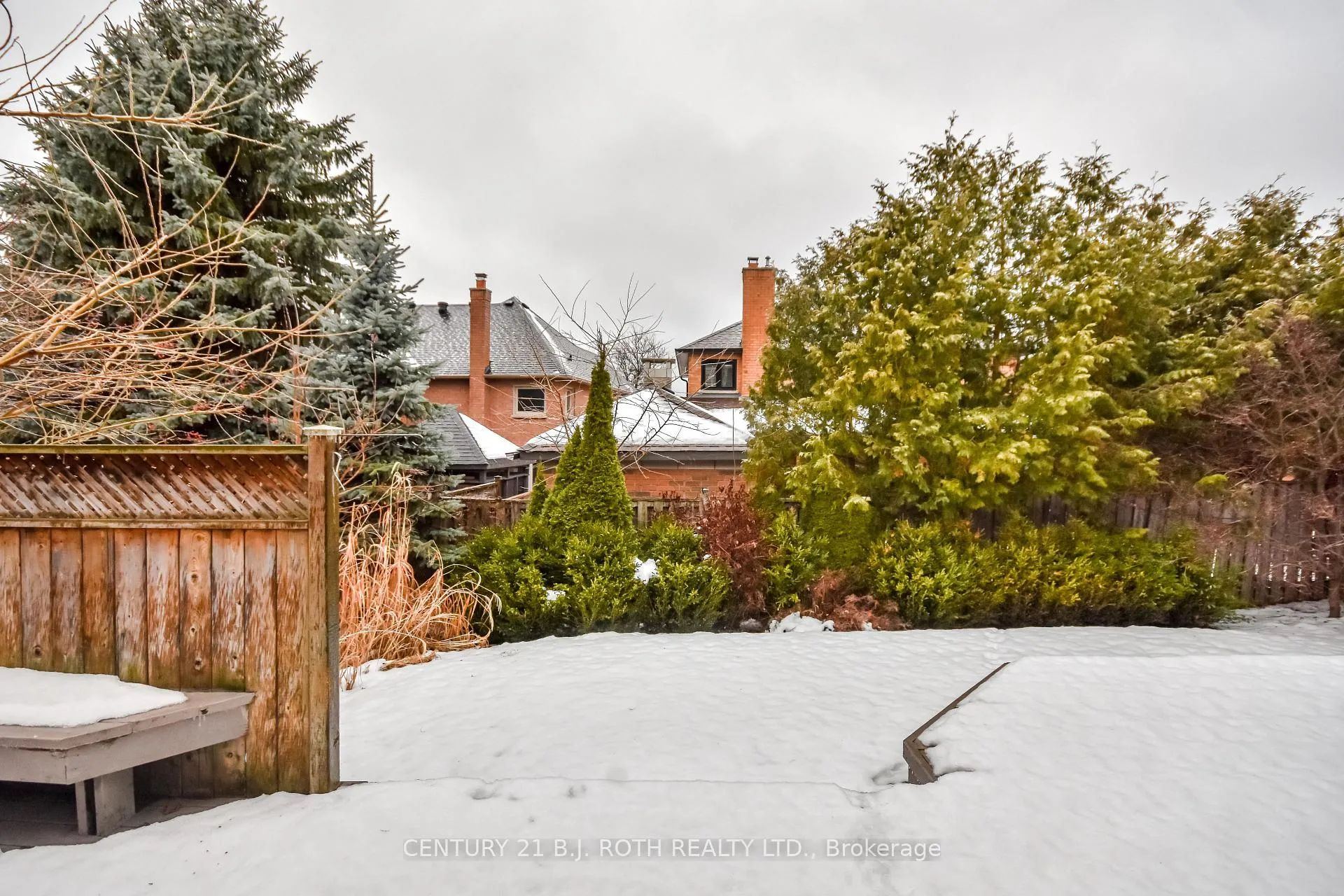 Photo 4 of 58 Brushwood Crescent, Barrie, Bayshore — HOMEH