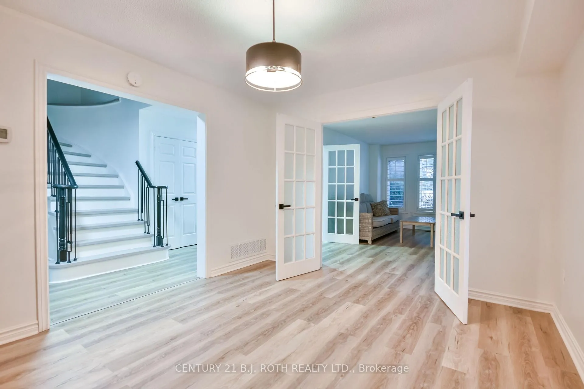 Photo 6 of 58 Brushwood Crescent, Barrie, Bayshore — HOMEH